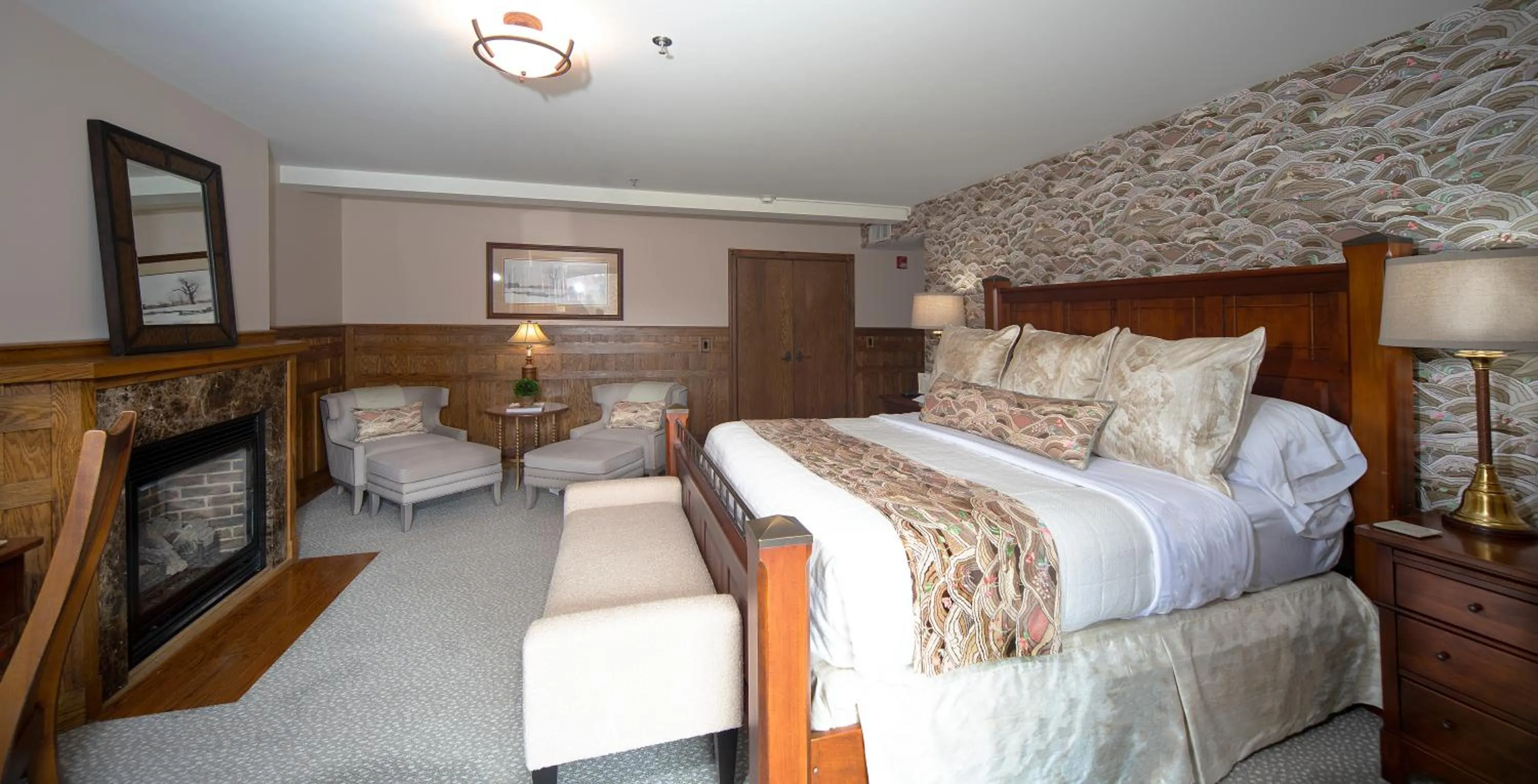 Bedroom, Bed in Chetola Resort