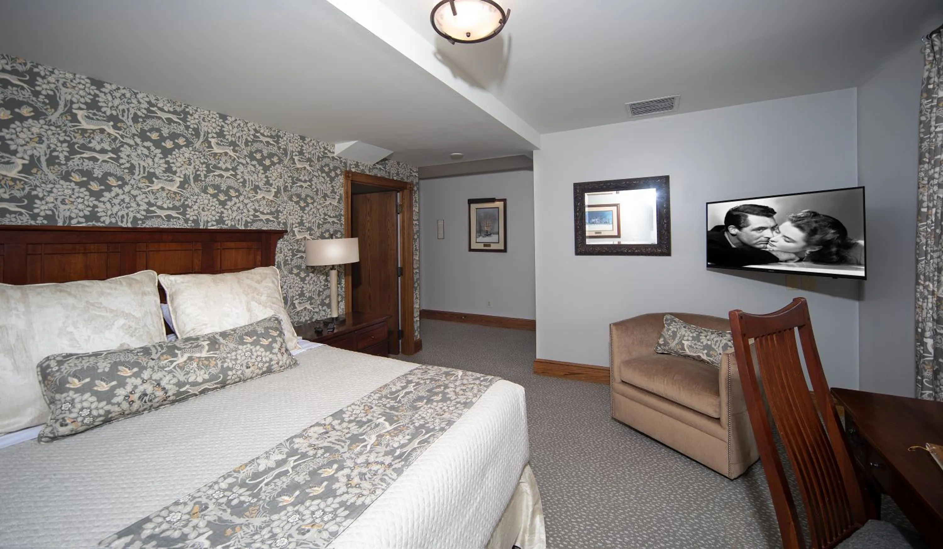 Bedroom, Bed in Chetola Resort