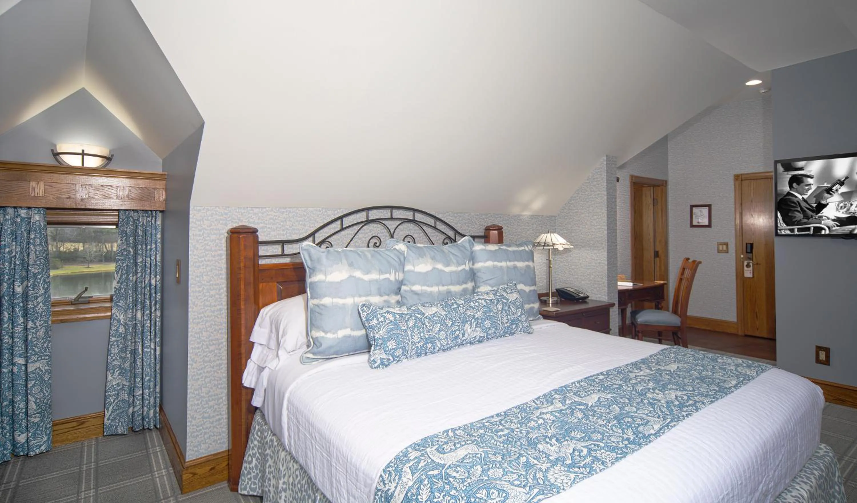 Bedroom, Bed in Chetola Resort