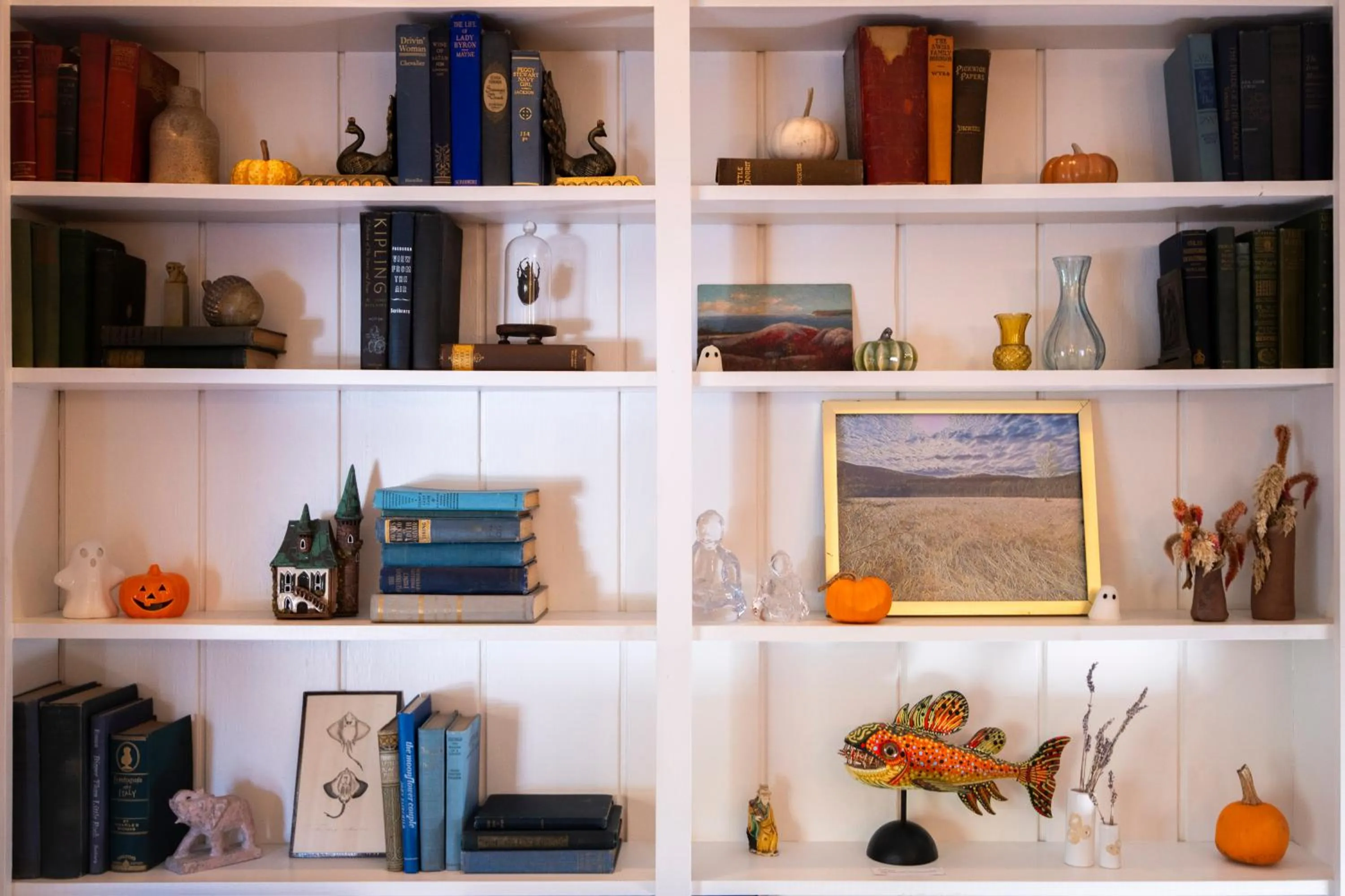 Decorative detail in Hearthside Inn