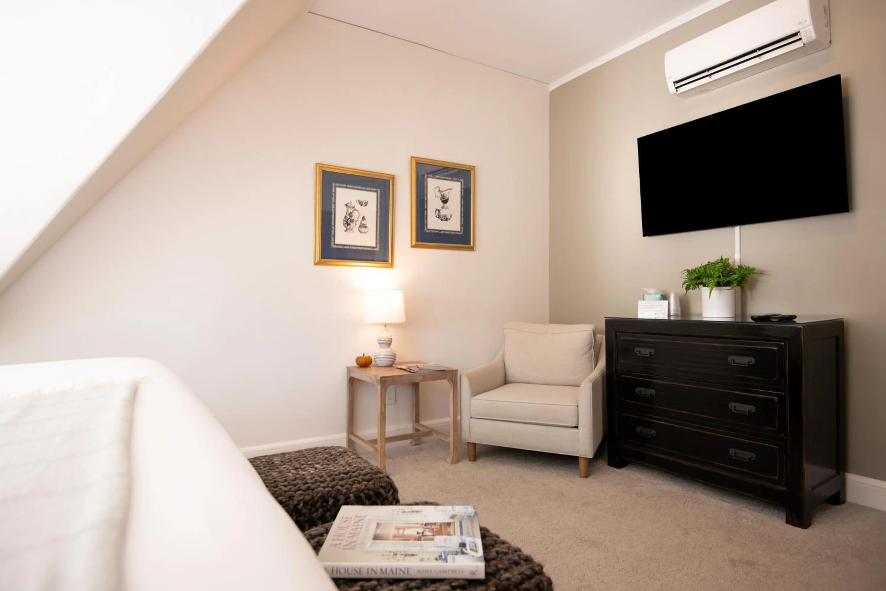 TV and multimedia in Hearthside Inn