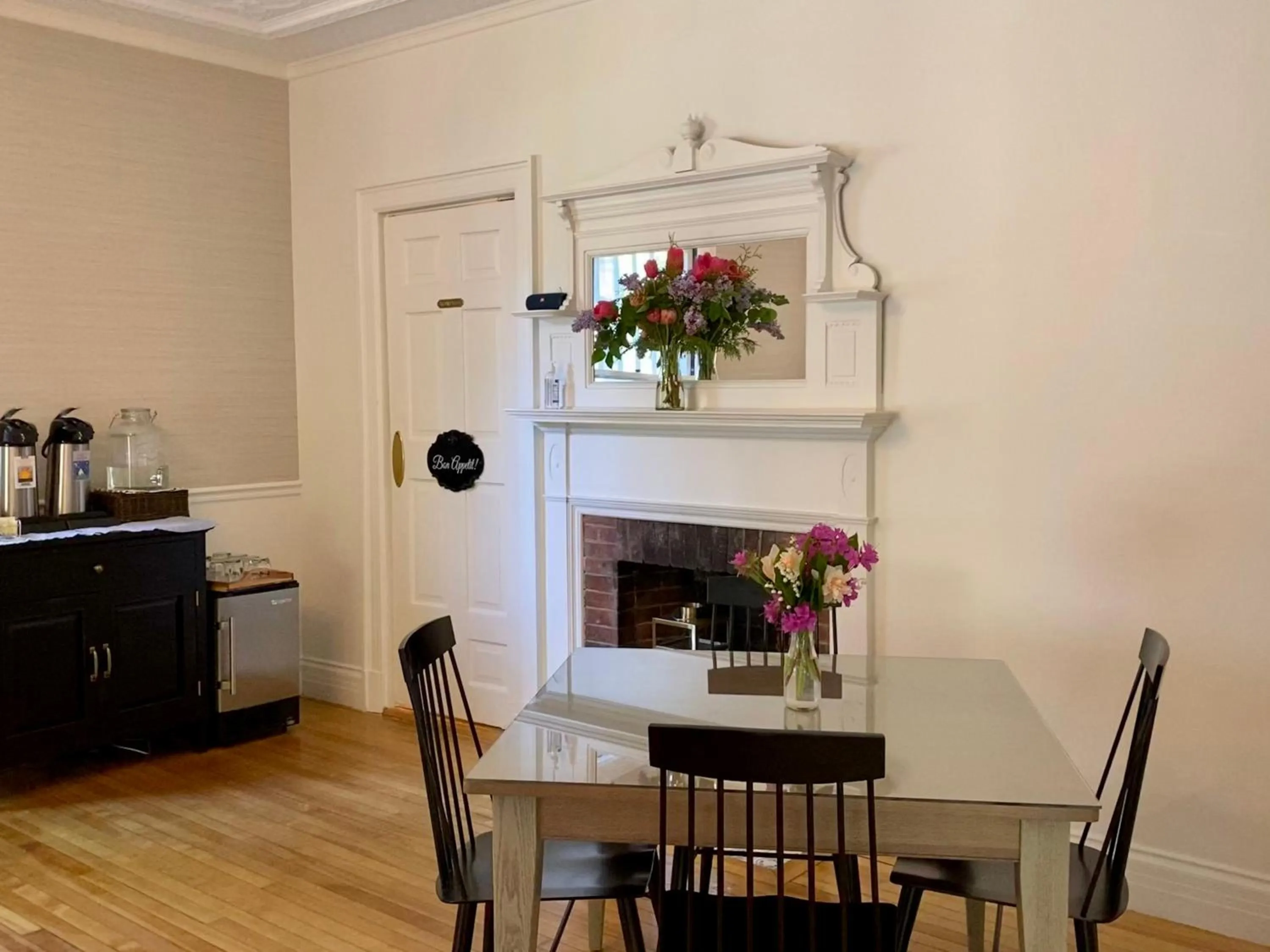 Dining area in Hearthside Inn