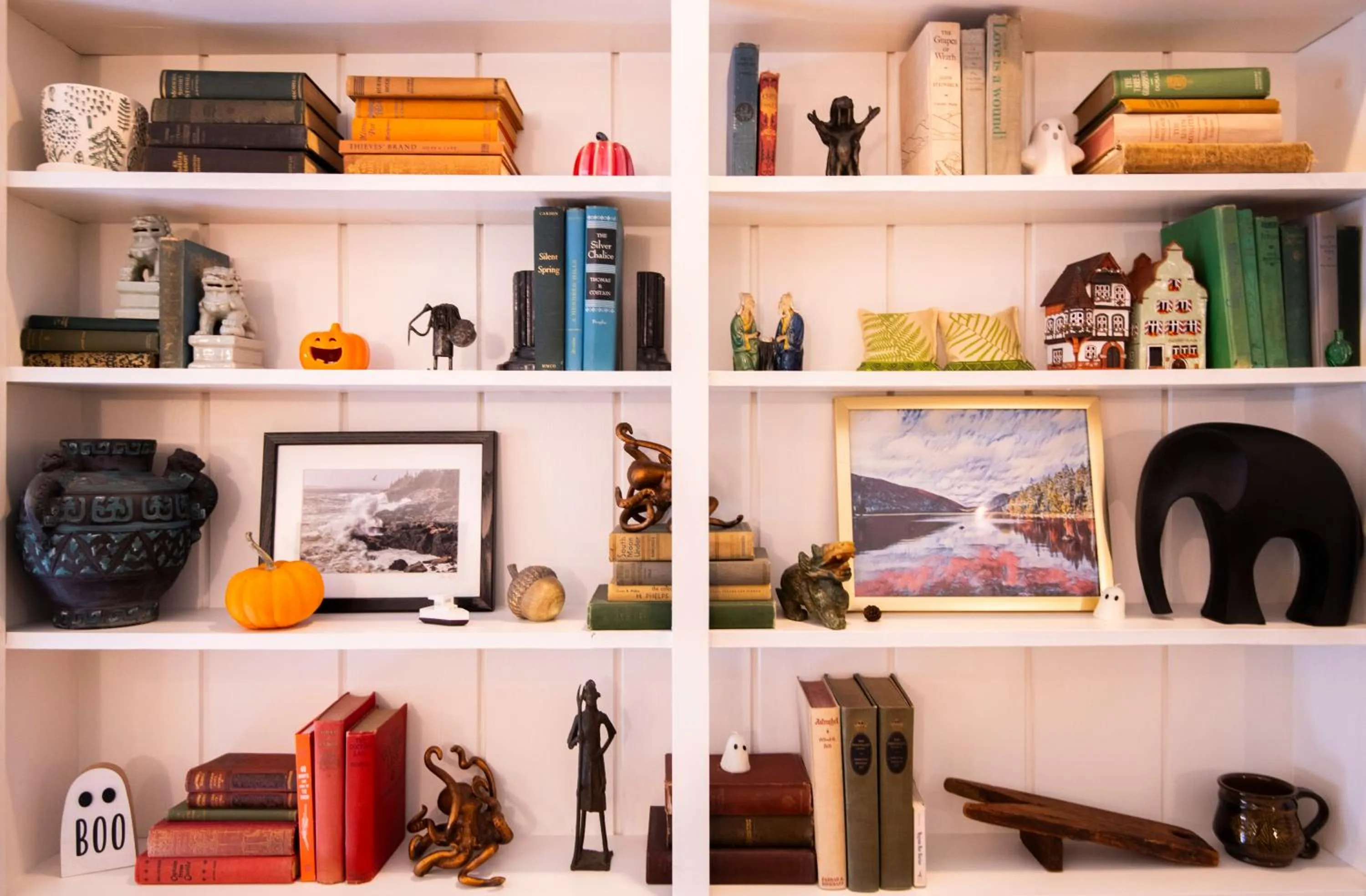 Decorative detail in Hearthside Inn