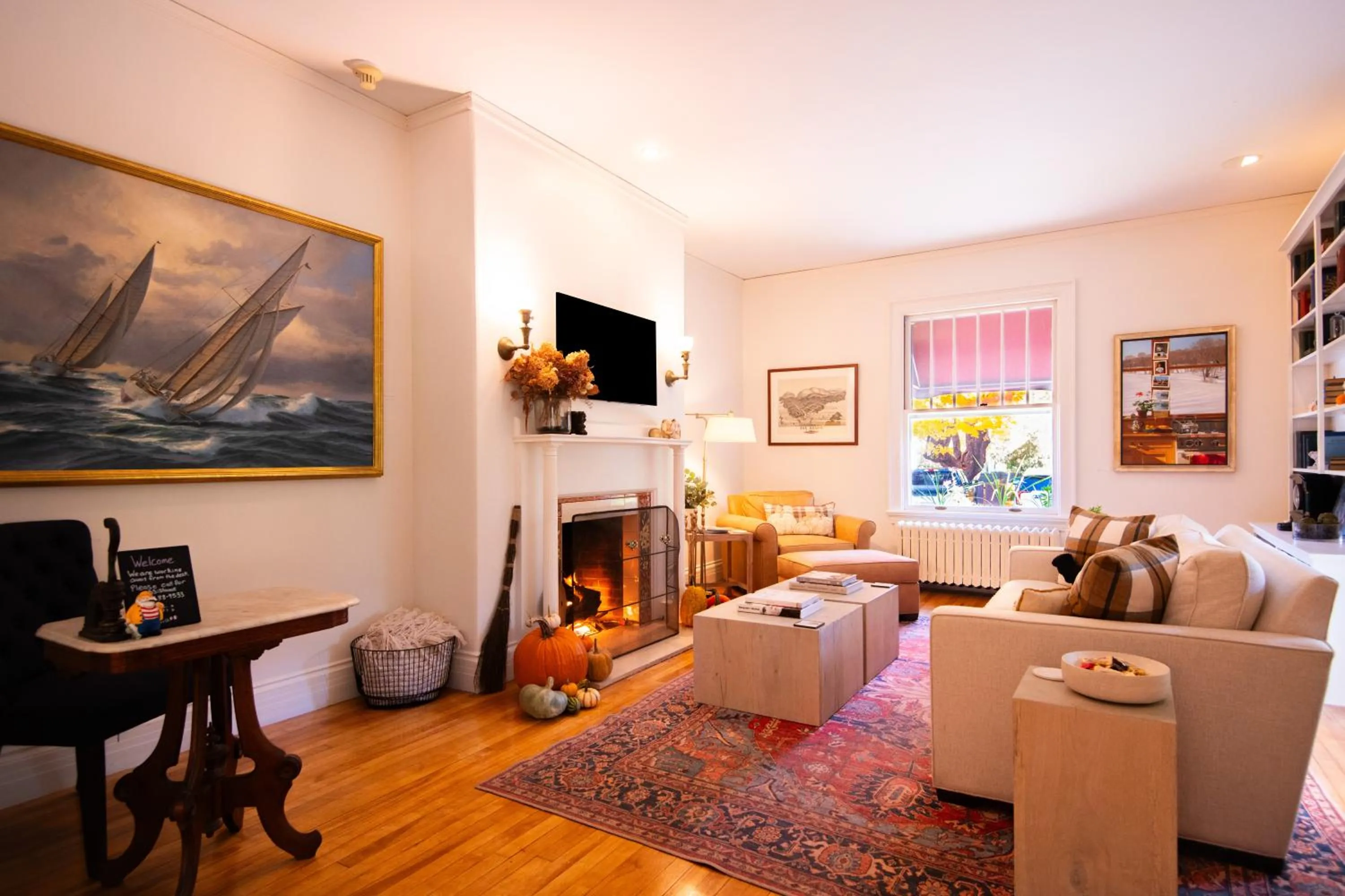 Living room in Hearthside Inn