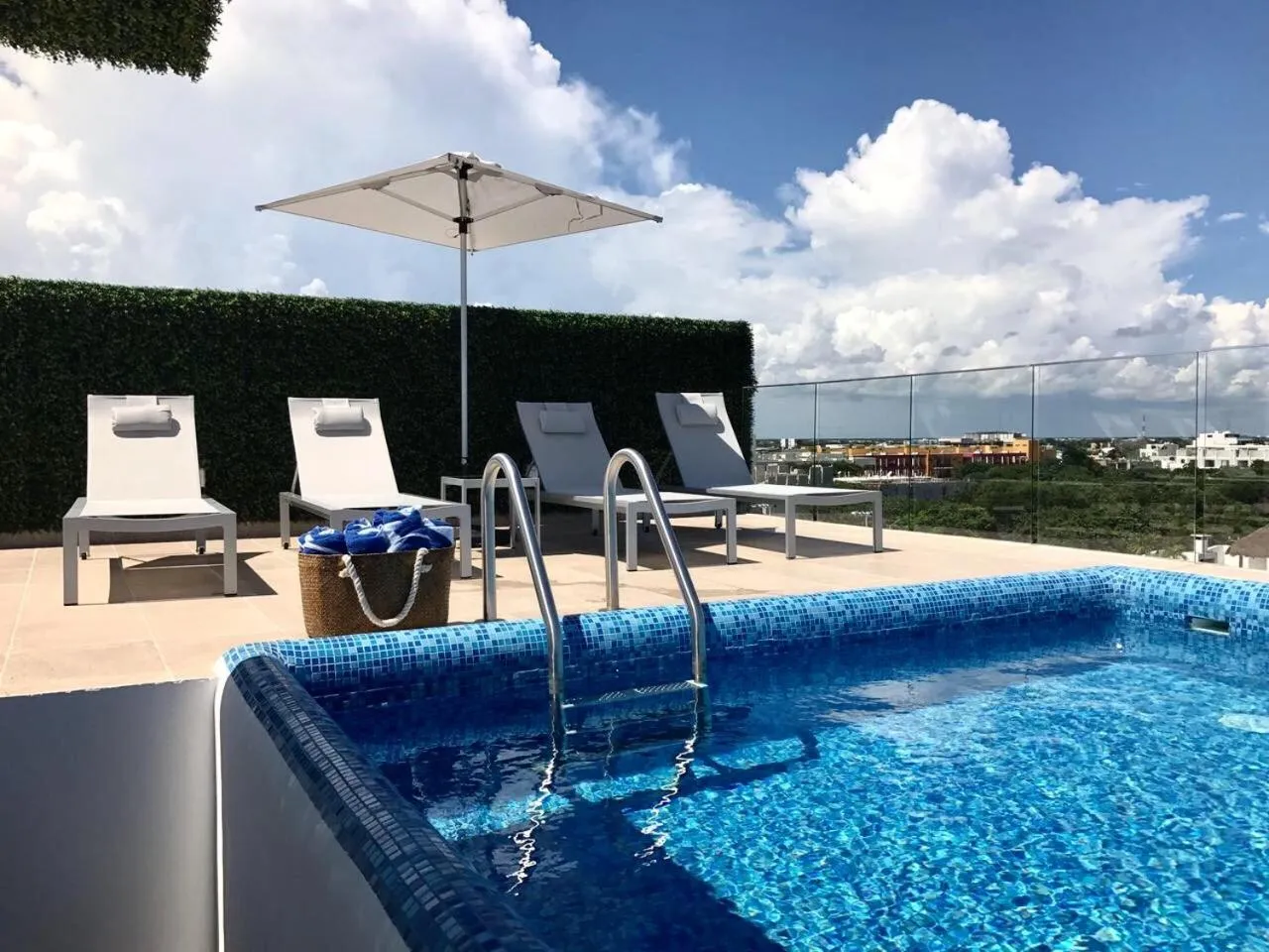 Swimming pool in Menesse 32 - Penthouse Con Alberca Privada Vista Al Mar By Hola