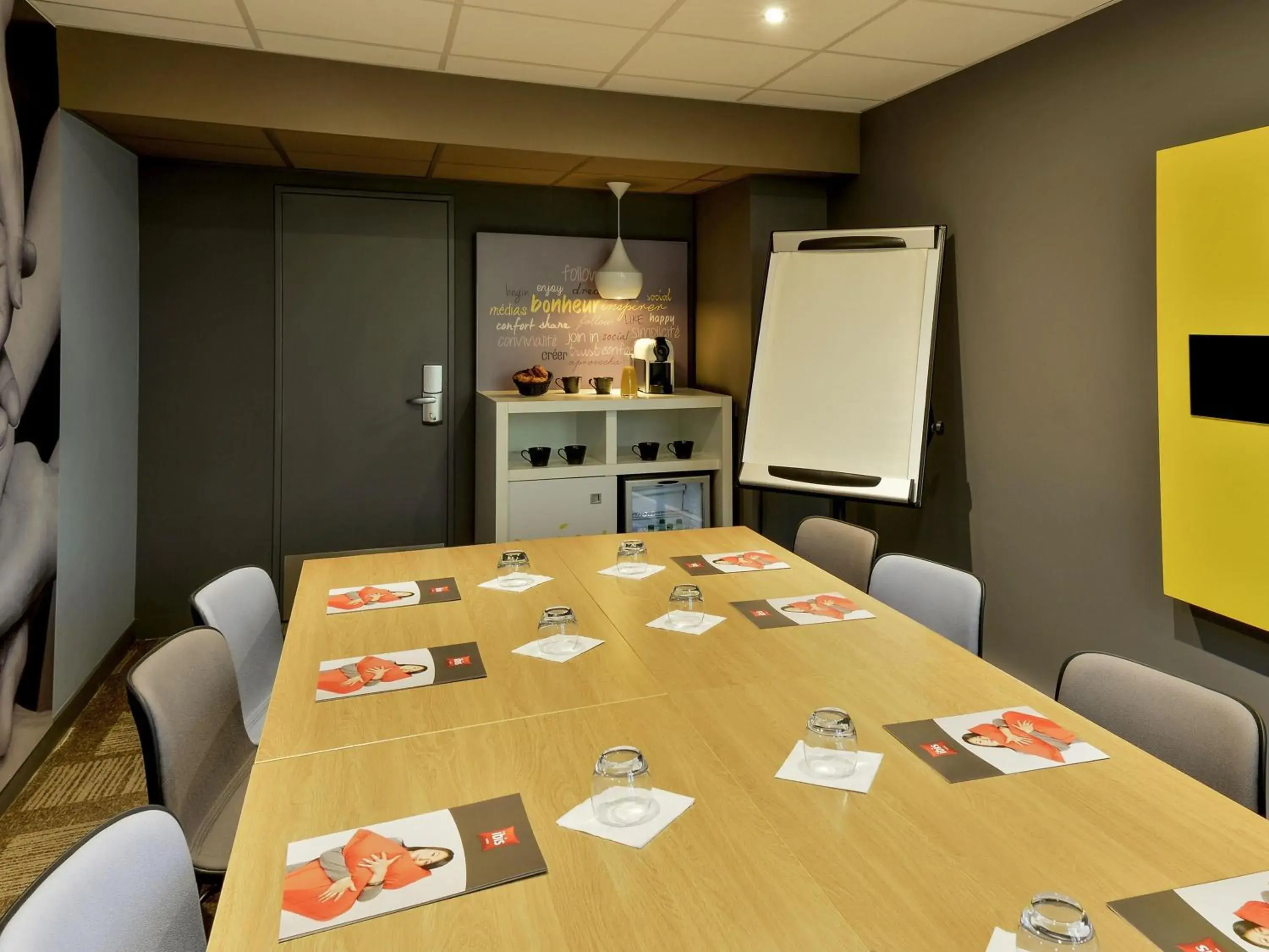 Meeting/conference room in Ibis Roanne Le Coteau Hotel Restaurant Meeting/conference room in Ibis Roanne Le Coteau Hotel Restaurant