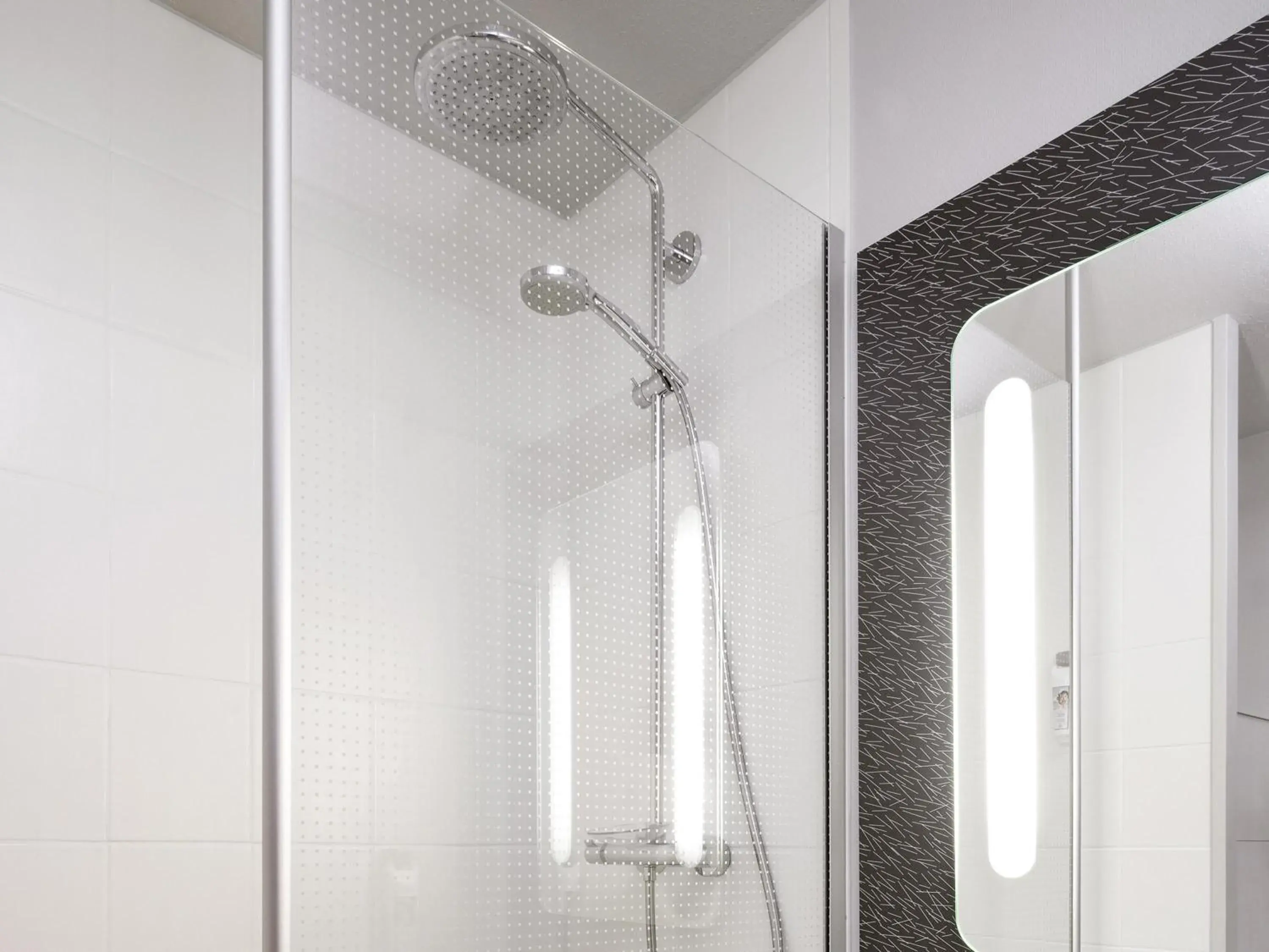 Bedroom in Ibis Roanne Le Coteau Hotel Restaurant Bedroom in Ibis Roanne Le Coteau Hotel Restaurant