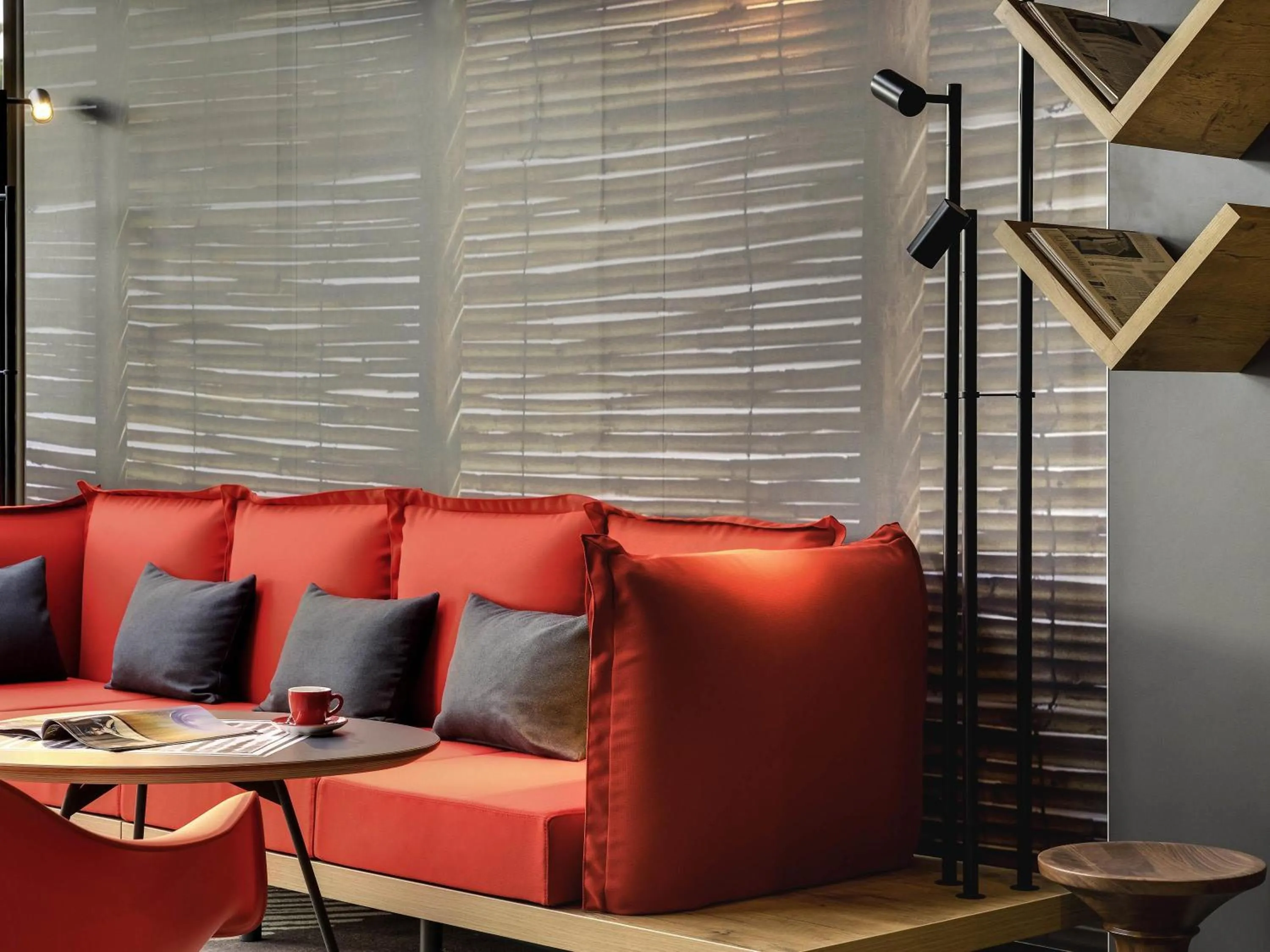 Lounge or bar in Ibis Roanne Le Coteau Hotel Restaurant