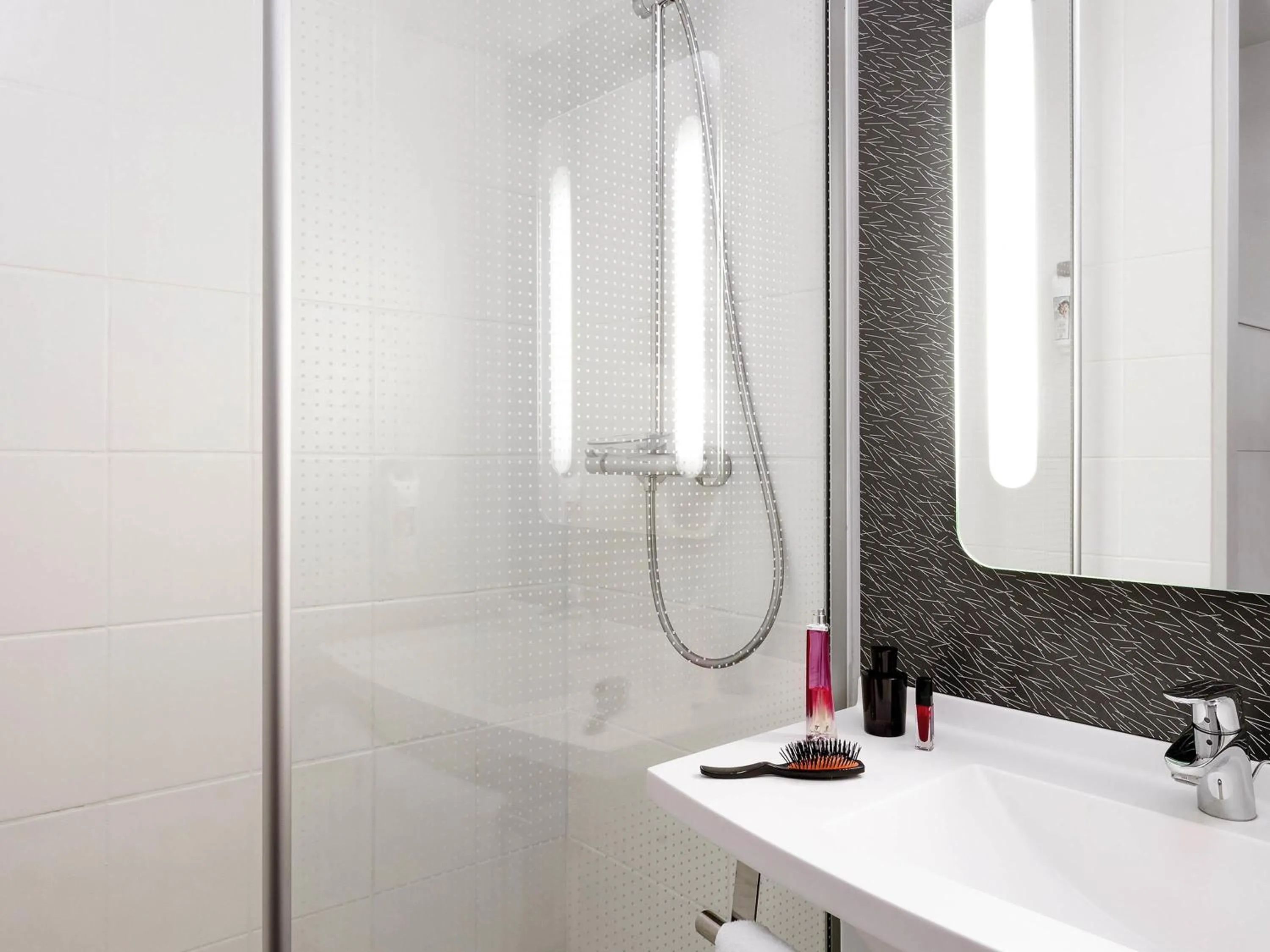 Bedroom in Ibis Roanne Le Coteau Hotel Restaurant