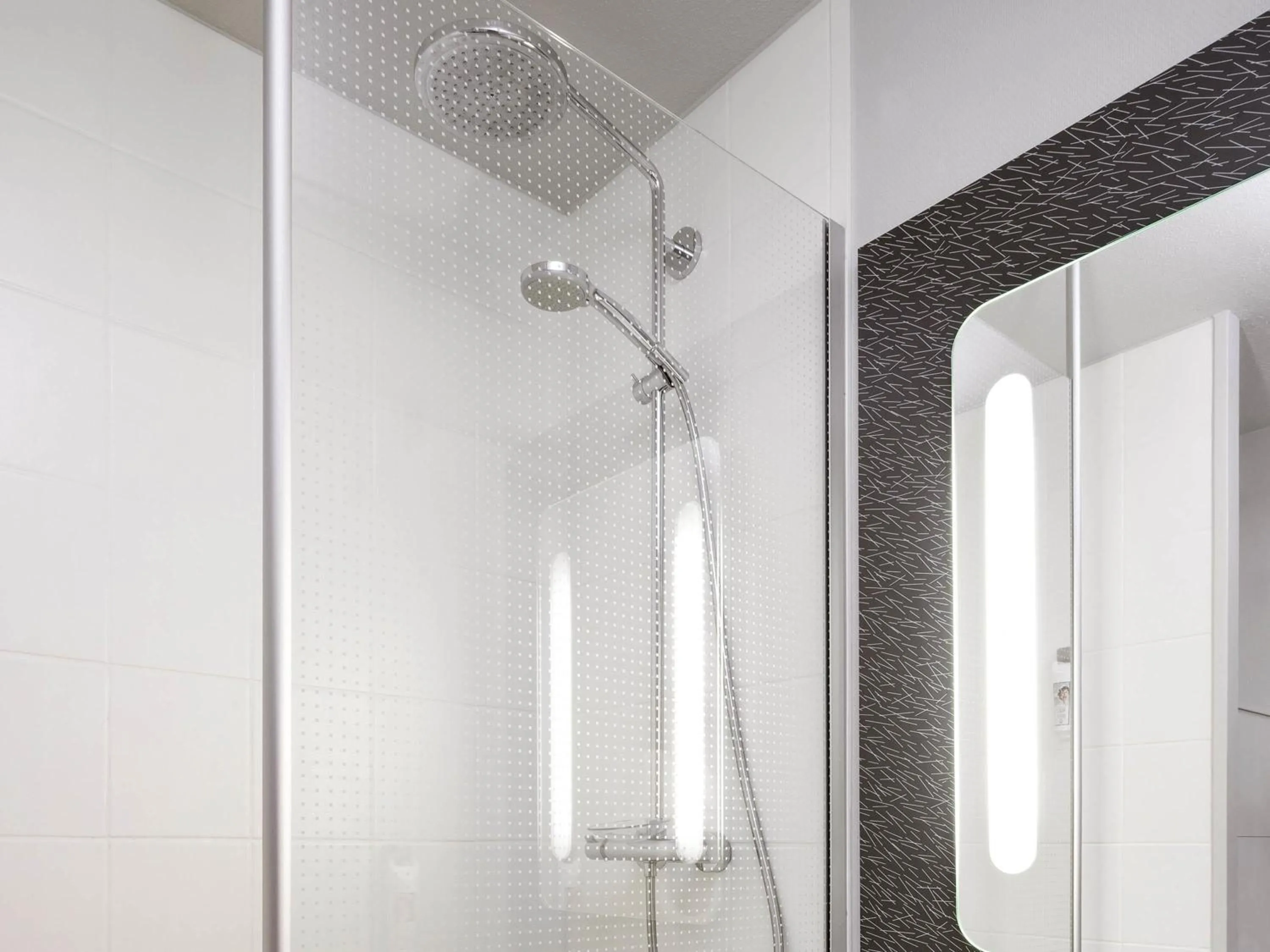 Bedroom in Ibis Roanne Le Coteau Hotel Restaurant