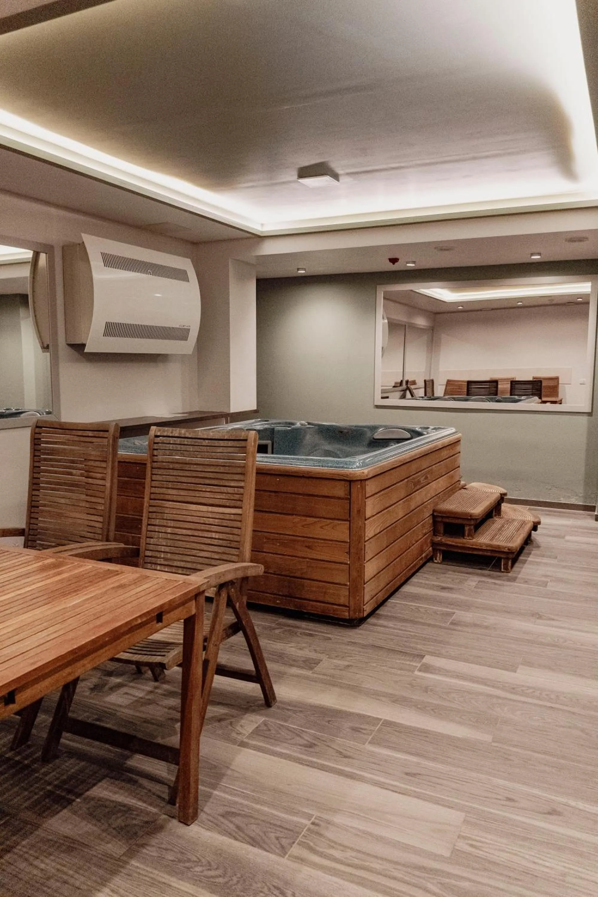 Hot Tub in Hotel Kolumbs