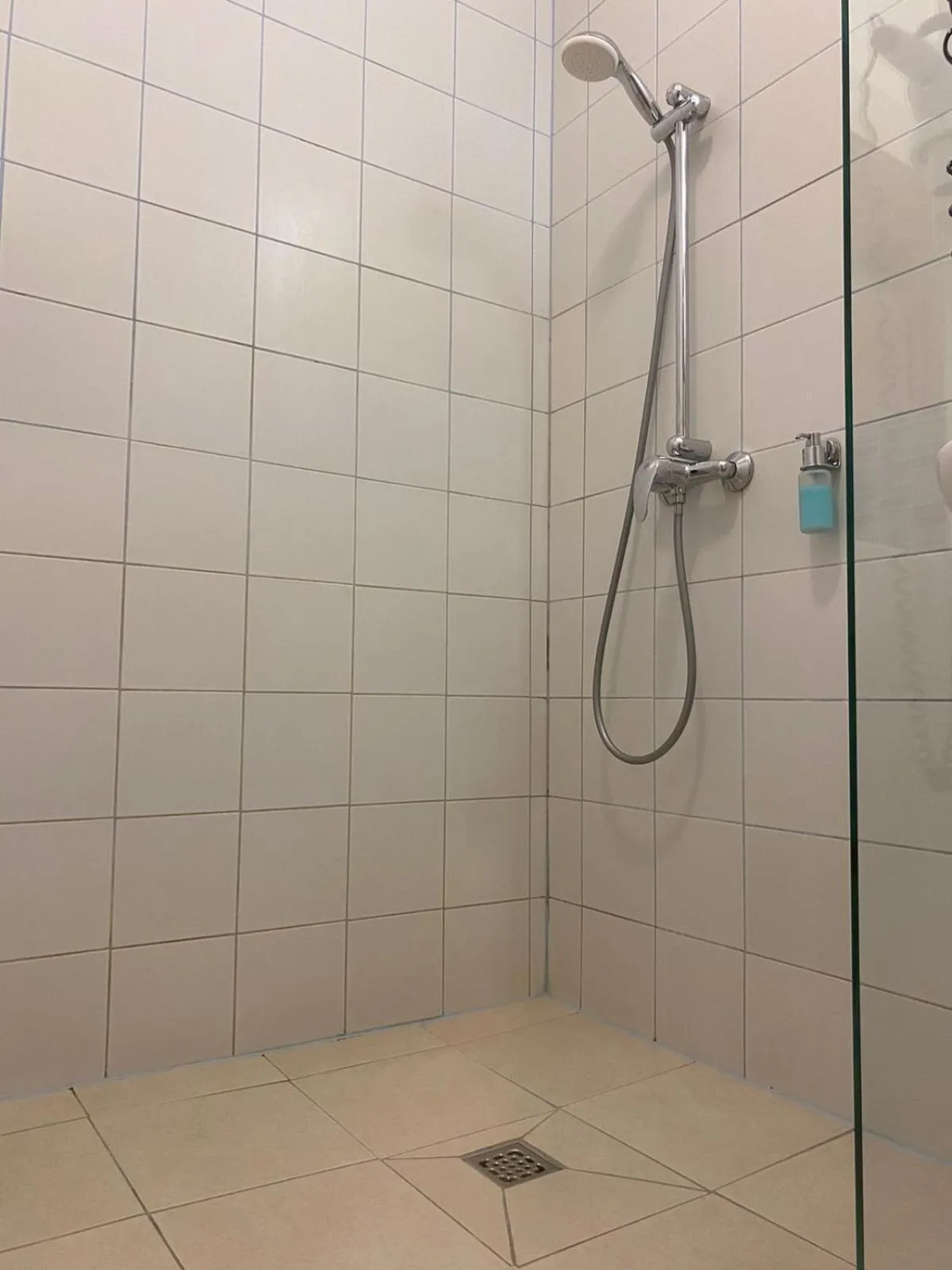 Shower in Hotel Kolumbs