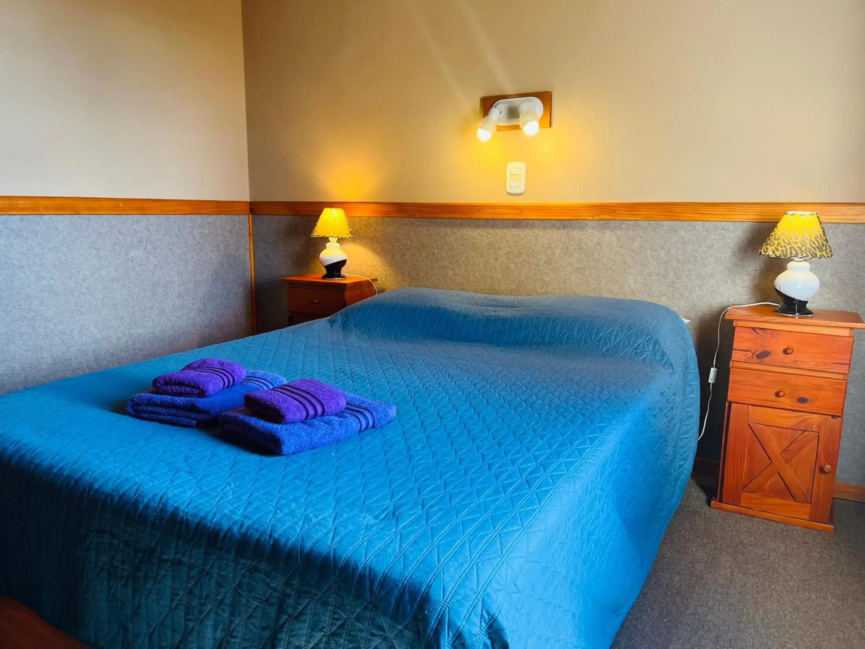 Double Room with Private Bathroom in Hotel Koi Mahik Double Room with Private Bathroom in Hotel Koi Mahik