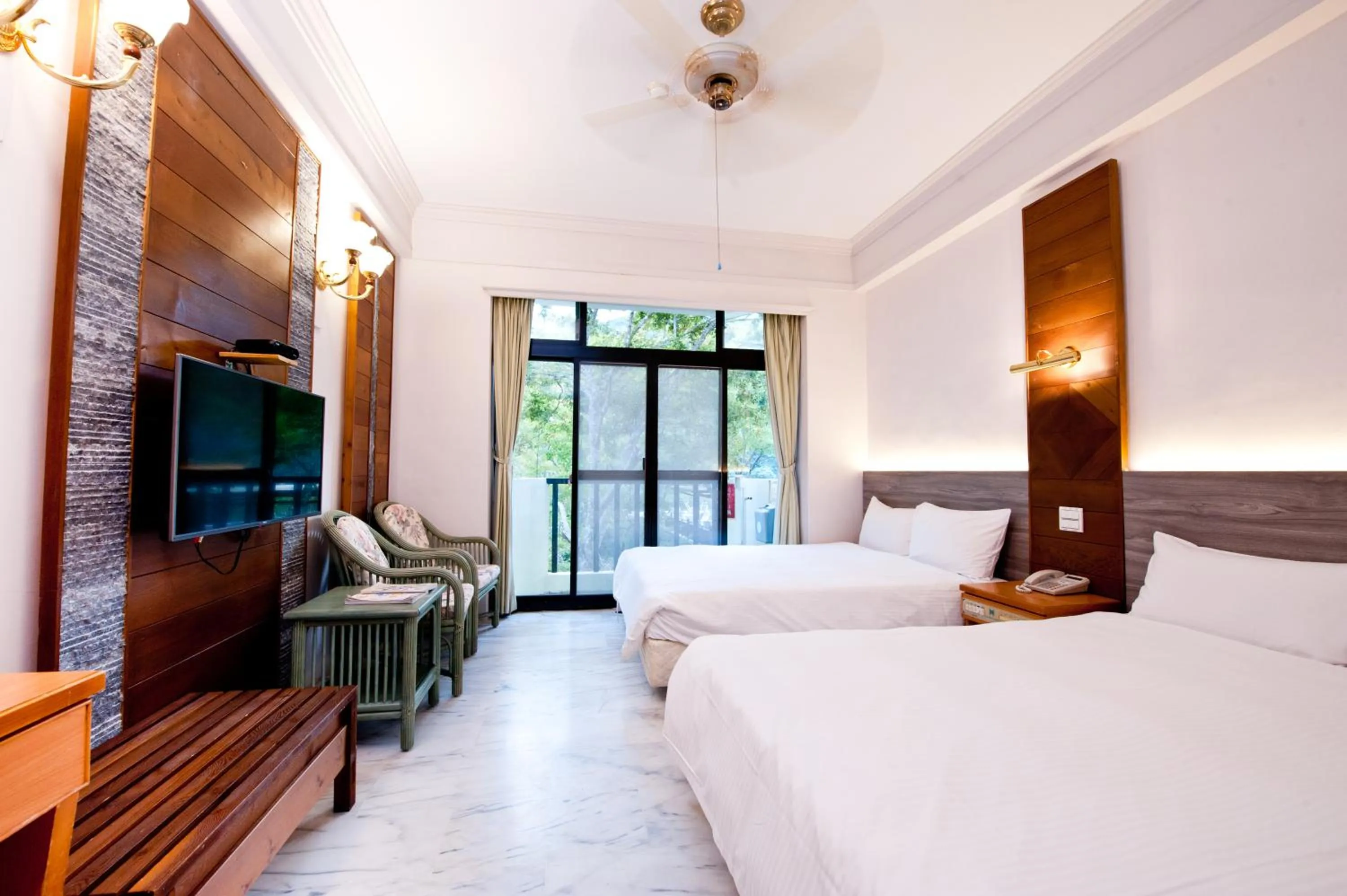 Bed in Hu Shan Hot Spring Hotel