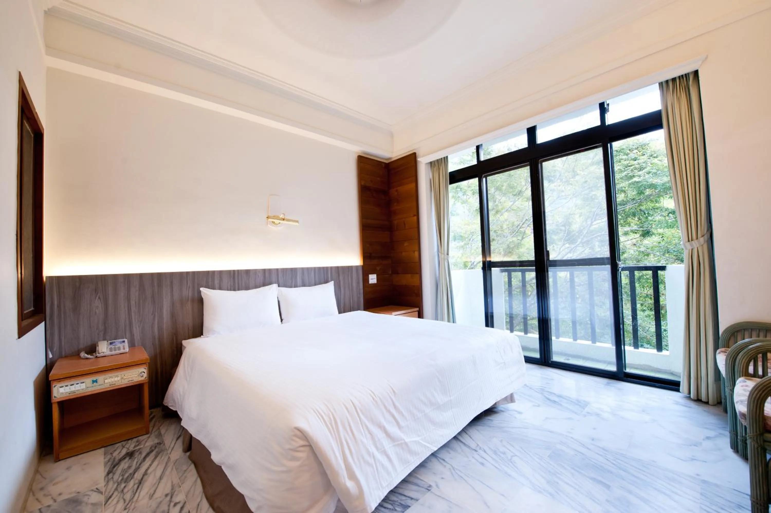 Bed in Hu Shan Hot Spring Hotel