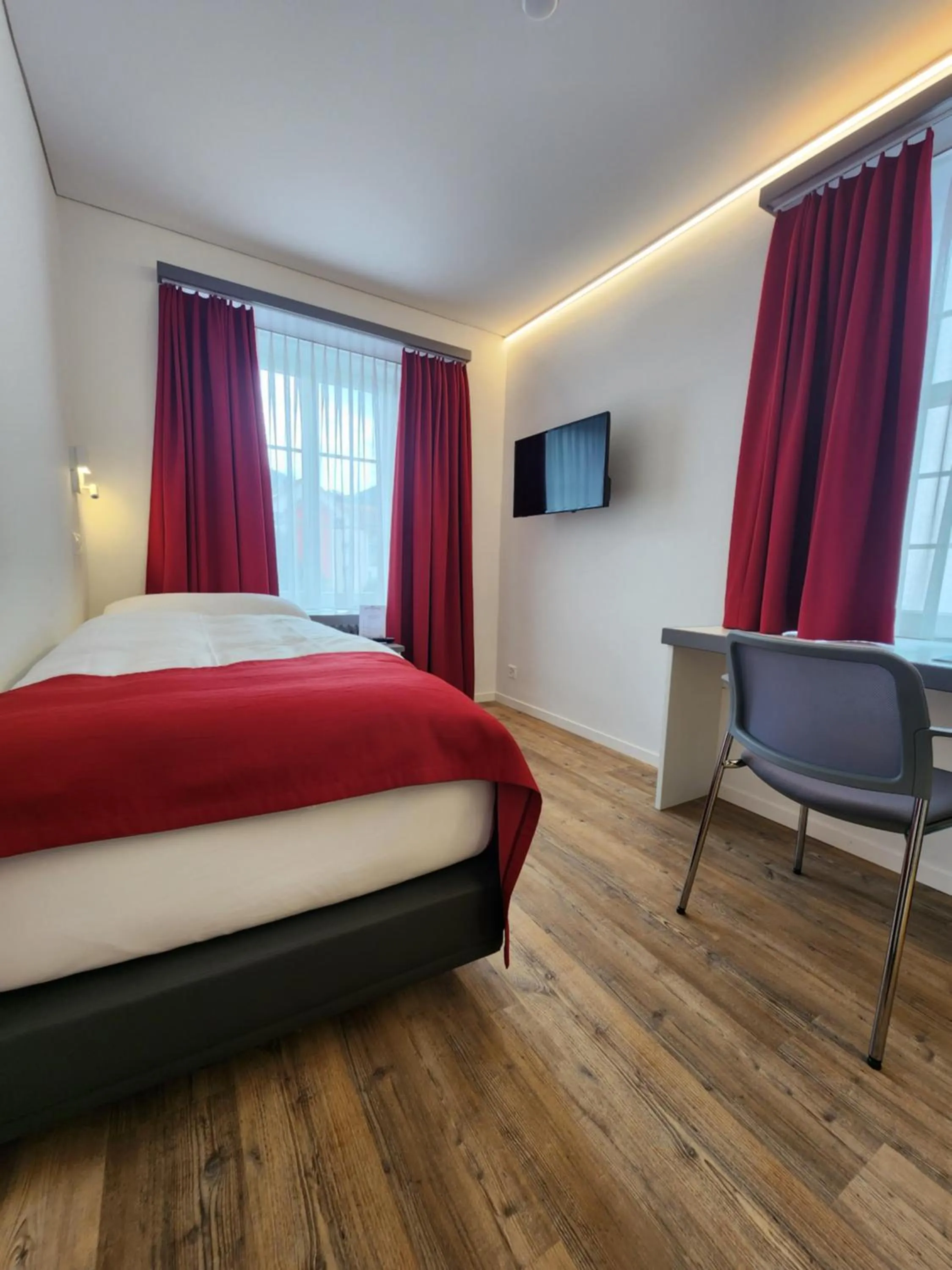 Bedroom, Bed in Hotel Balsthal