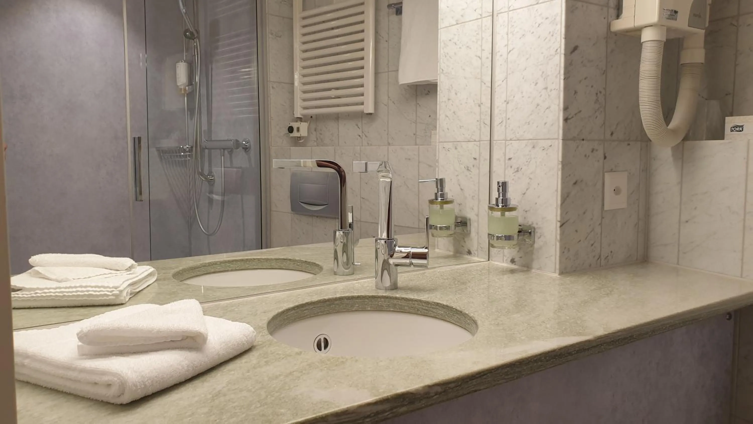 Bathroom in Hotel Balsthal