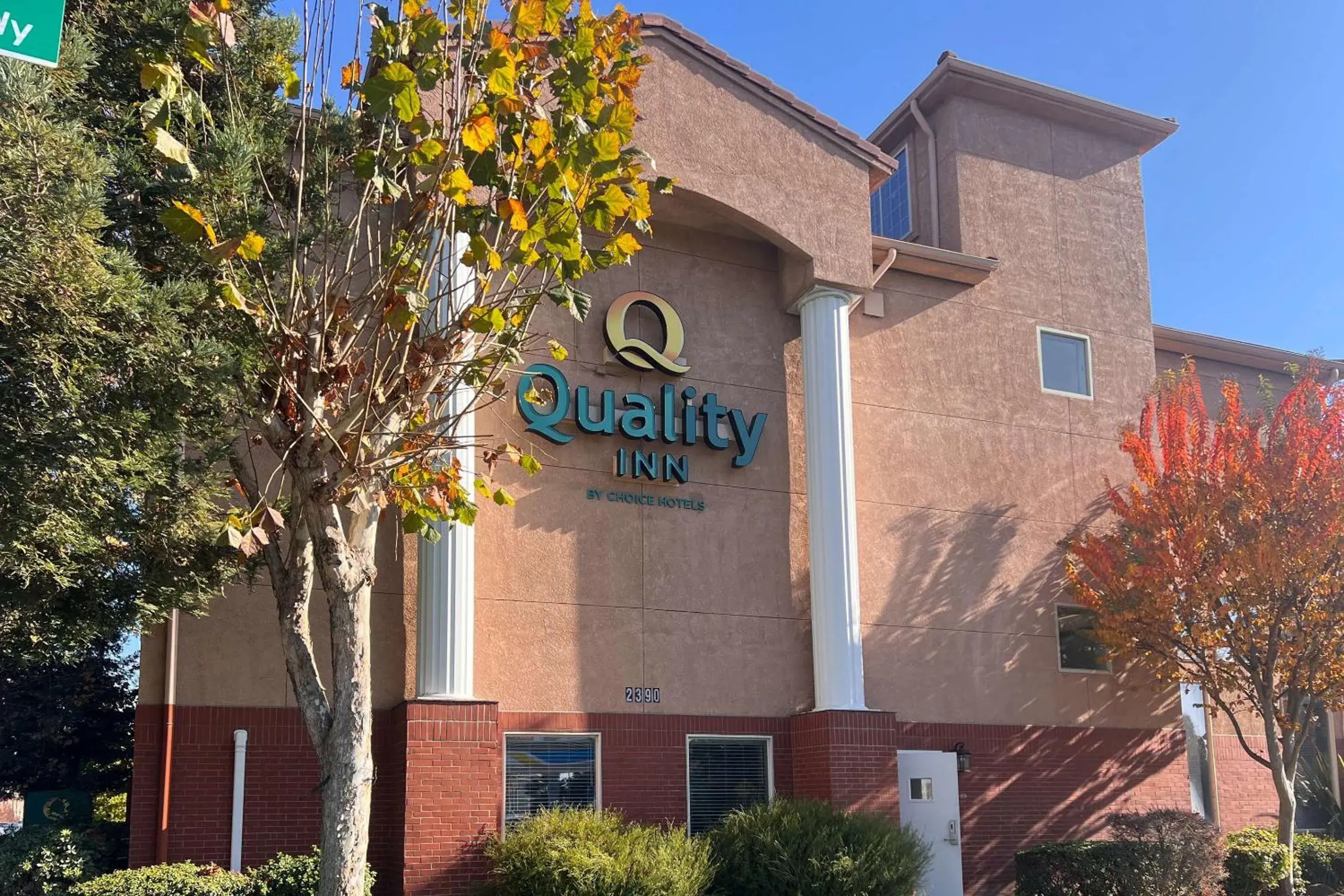 Property building in Quality Inn San Jose Airport-Silicon Valley Property building in Quality Inn San Jose Airport-Silicon Valley