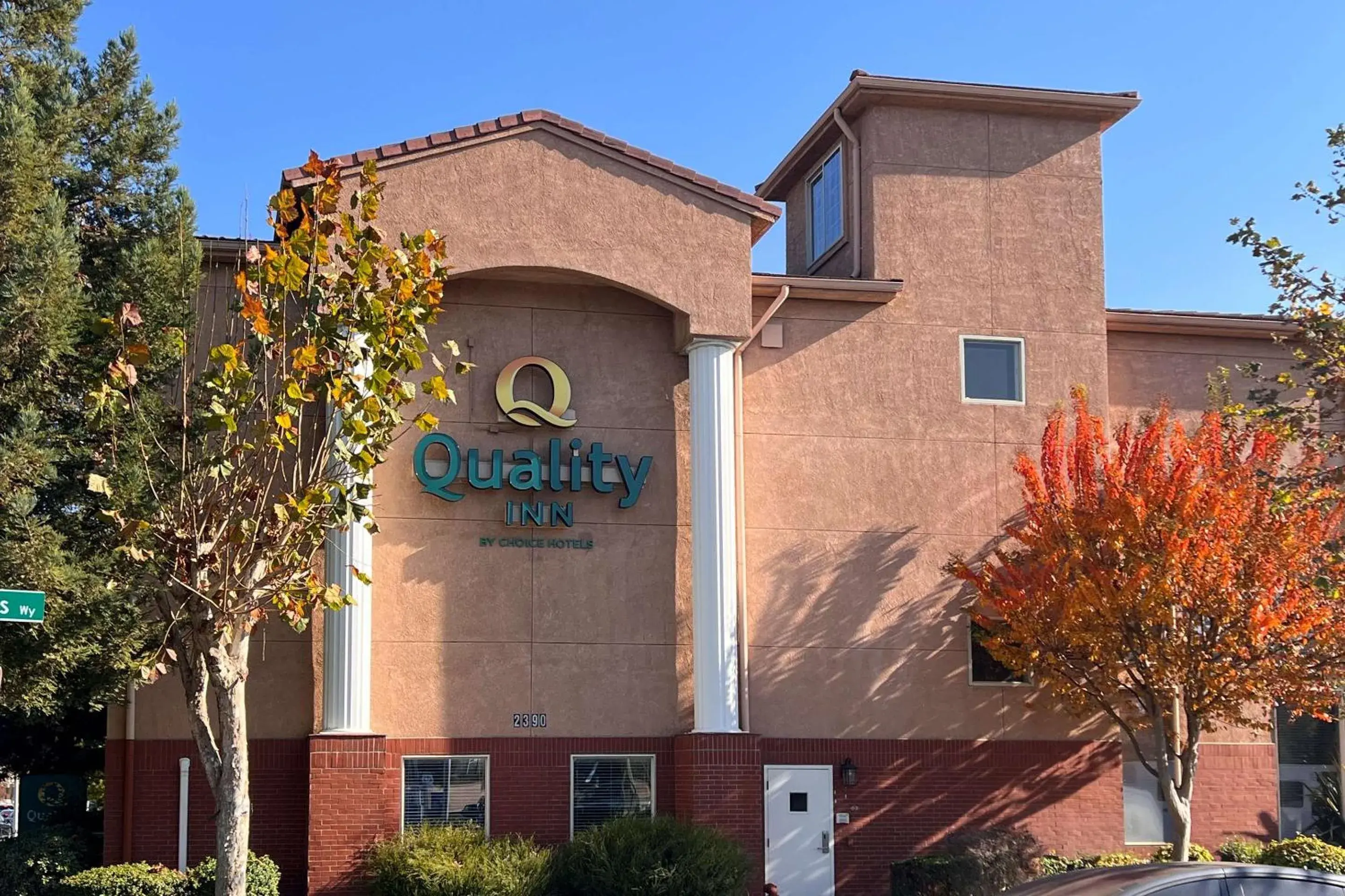 Property building in Quality Inn San Jose Airport-Silicon Valley Property building in Quality Inn San Jose Airport-Silicon Valley