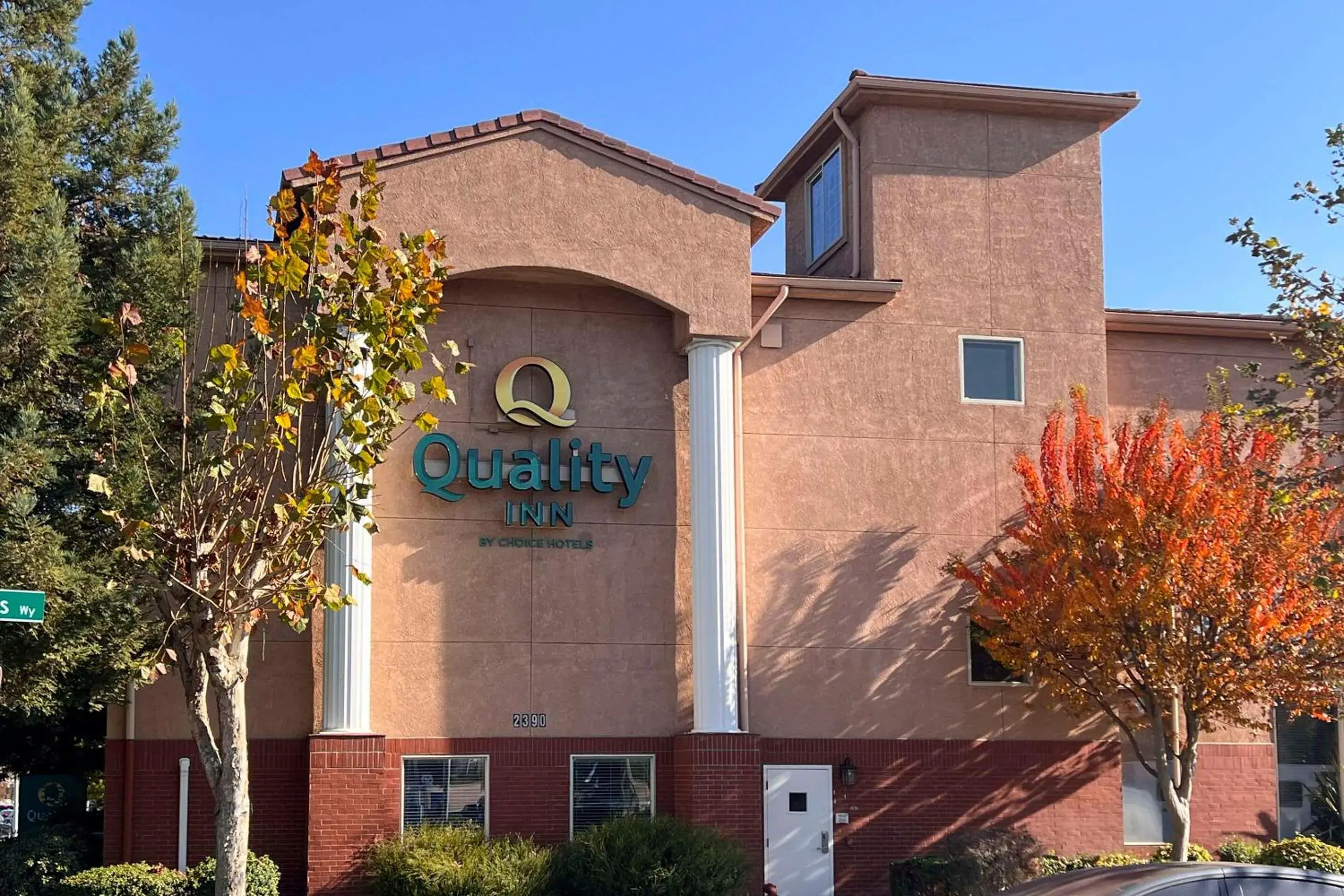 Property building in Quality Inn San Jose Airport-Silicon Valley Property building in Quality Inn San Jose Airport-Silicon Valley