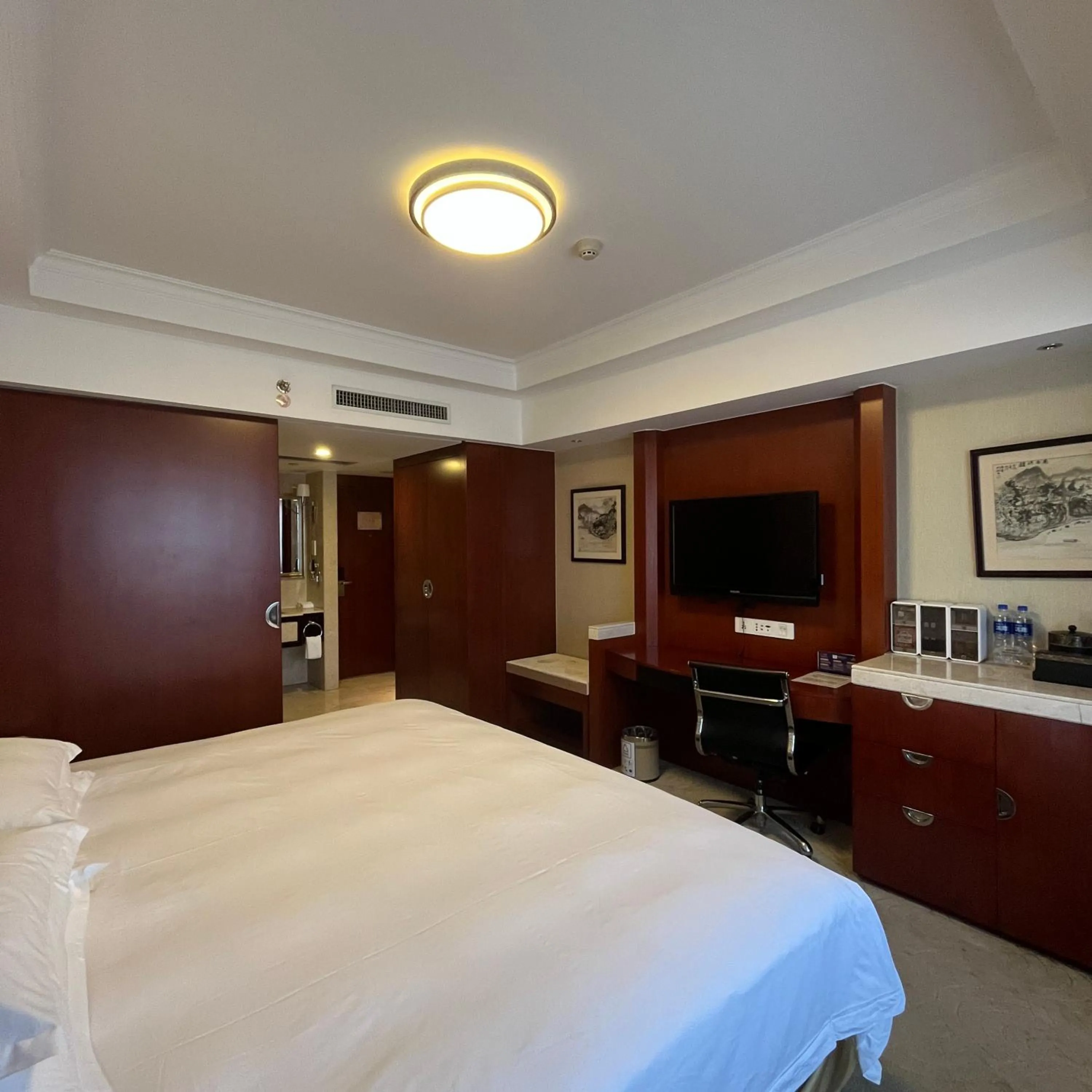 Bed in Hangzhou Xinqiao Hotel