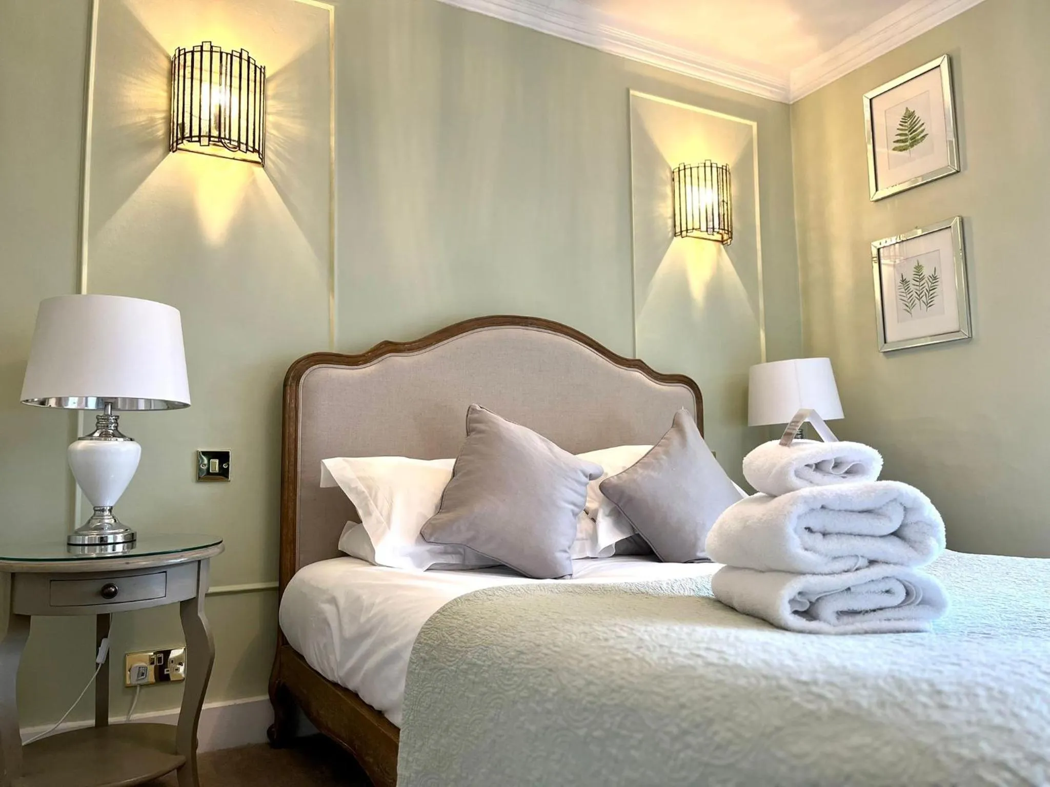 Bed in Findon Manor Hotel