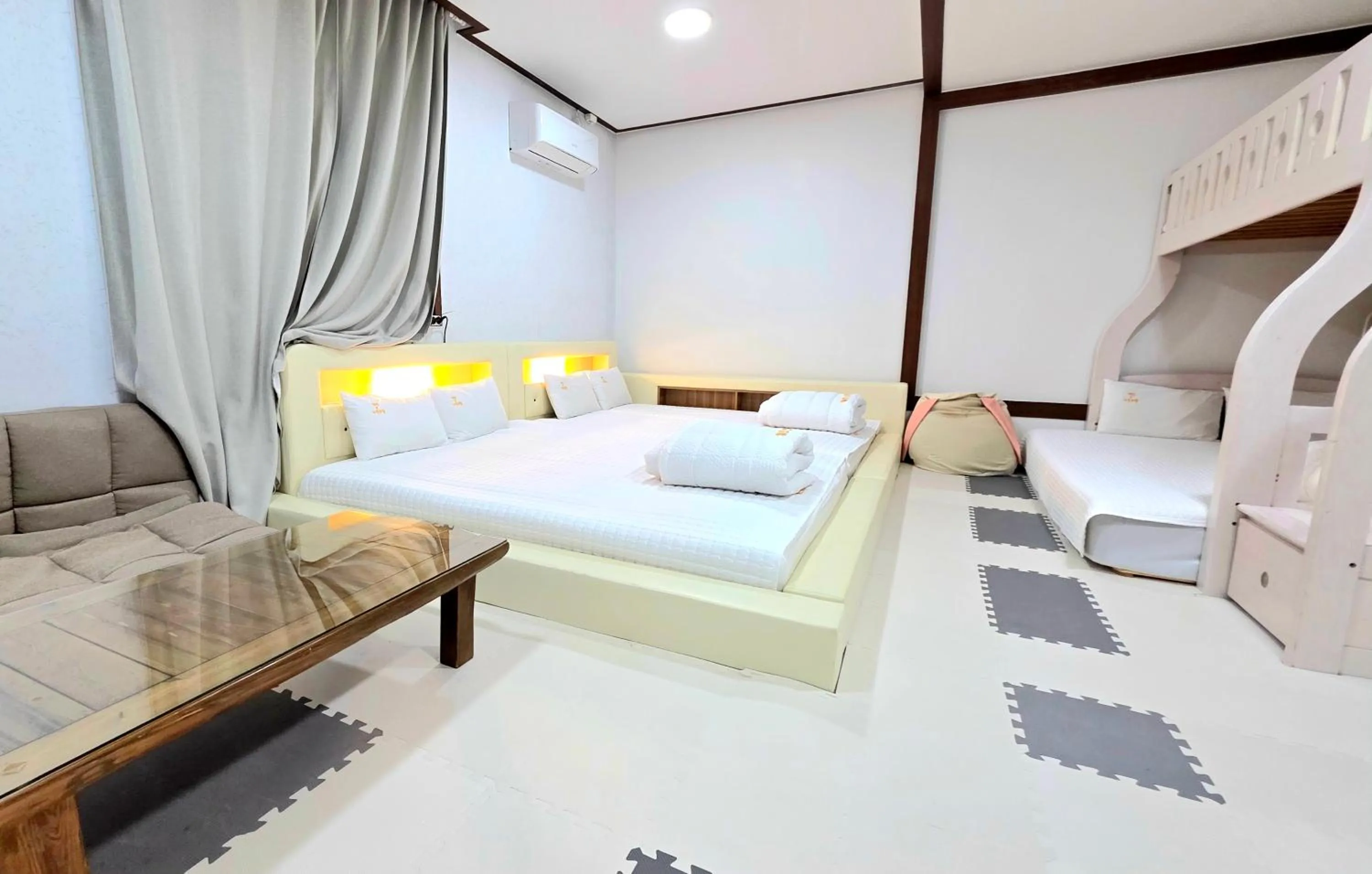 Bed in Kids & Family Hotel