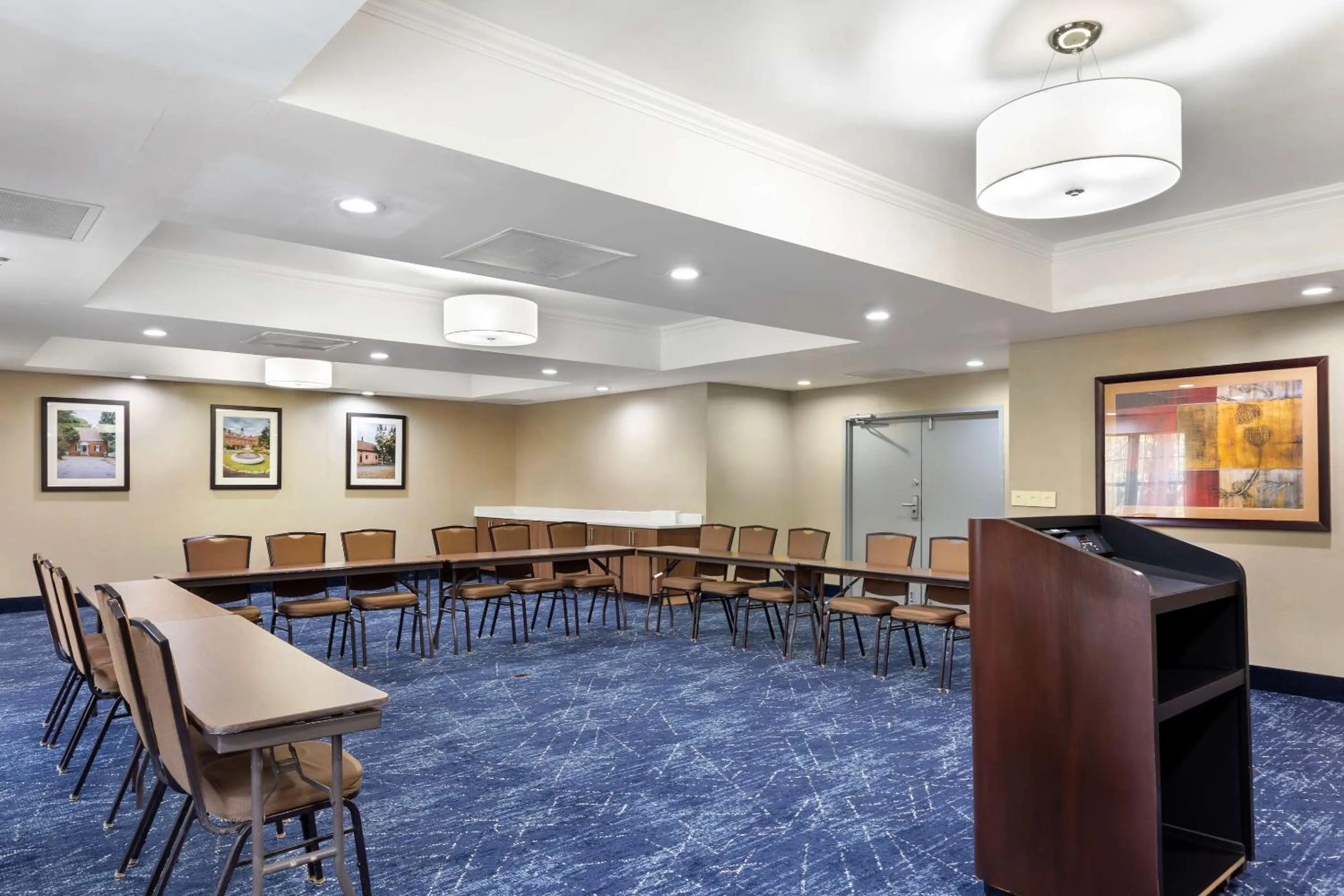 Meeting/conference room in Comfort Suites Hanes Mall