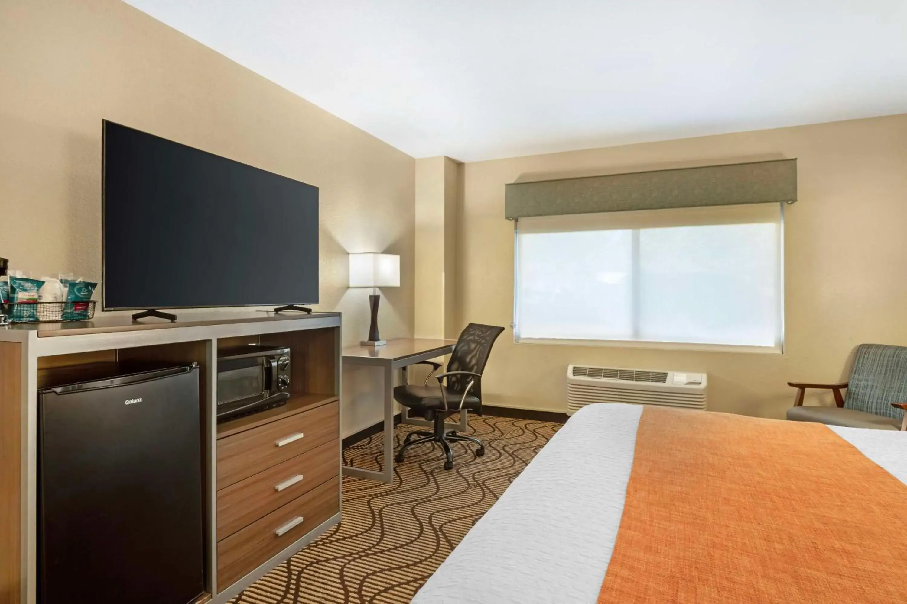 King Room with Bathtub - Disability Access/Non-Smoking in Best Western Heritage Inn Chico King Room with Bathtub - Disability Access/Non-Smoking in Best Western Heritage Inn Chico