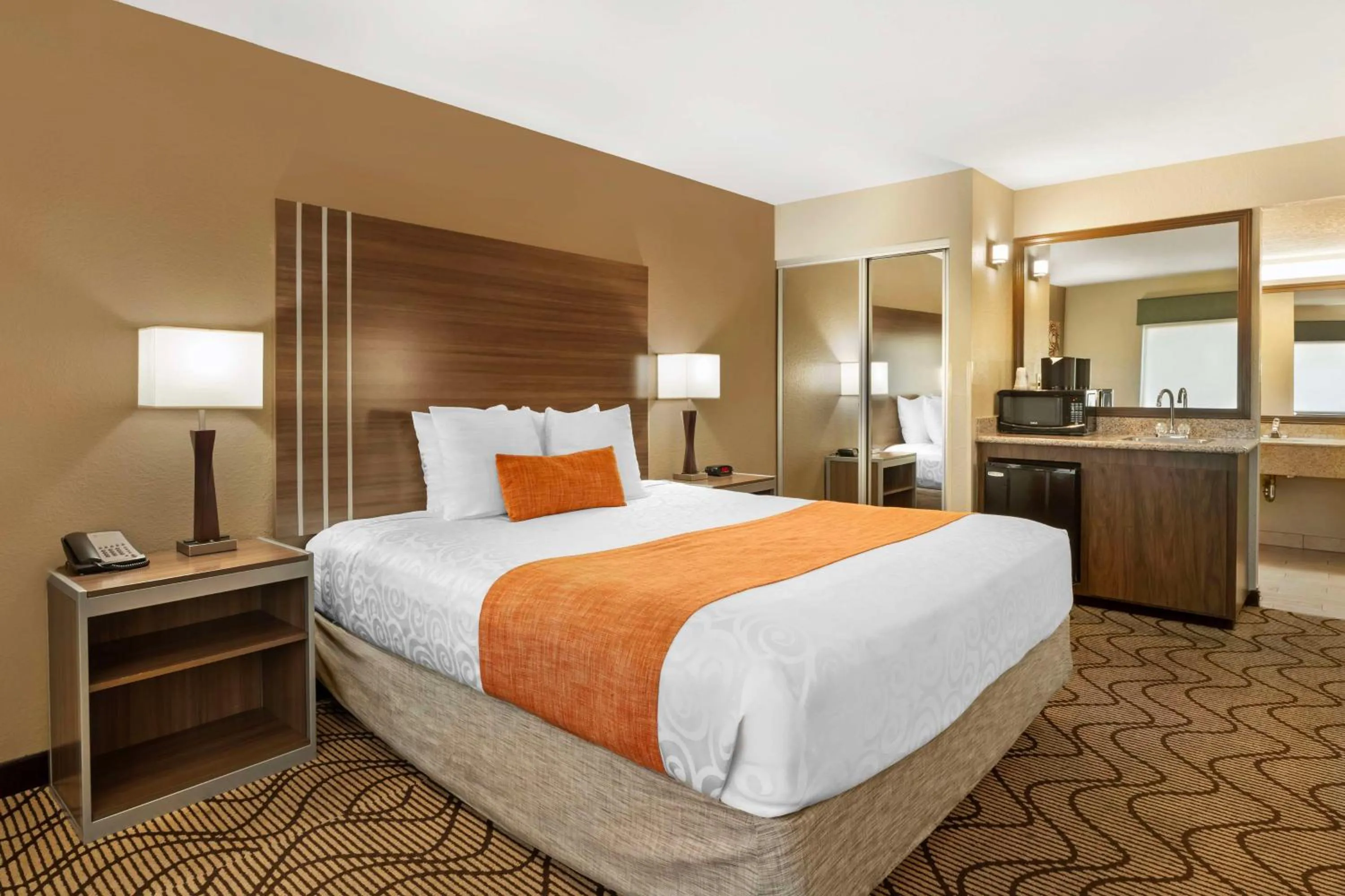 Bedroom, Bed in Best Western Heritage Inn Chico