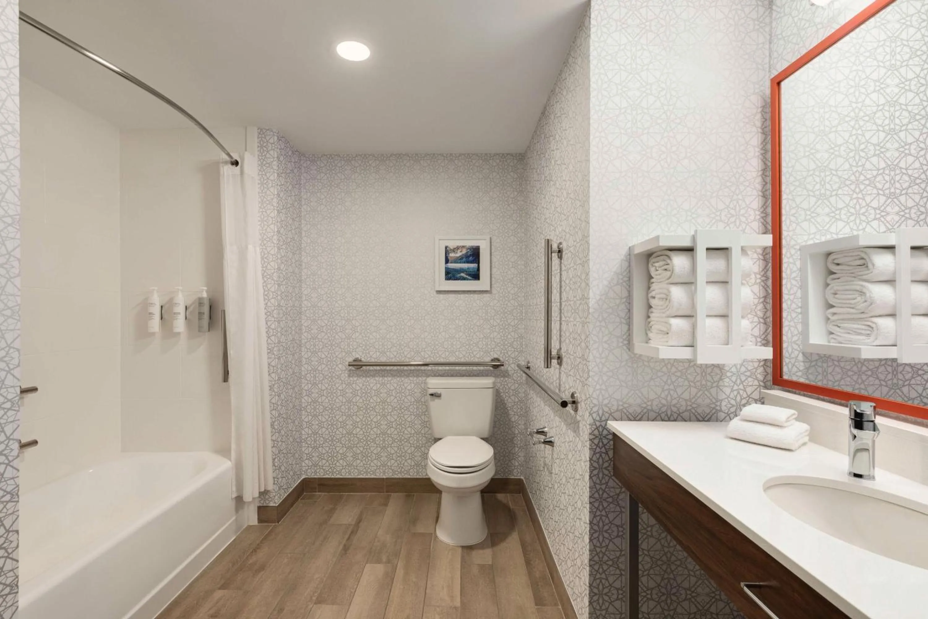 Bathroom in Hampton Inn Waynesboro/Stuarts Draft