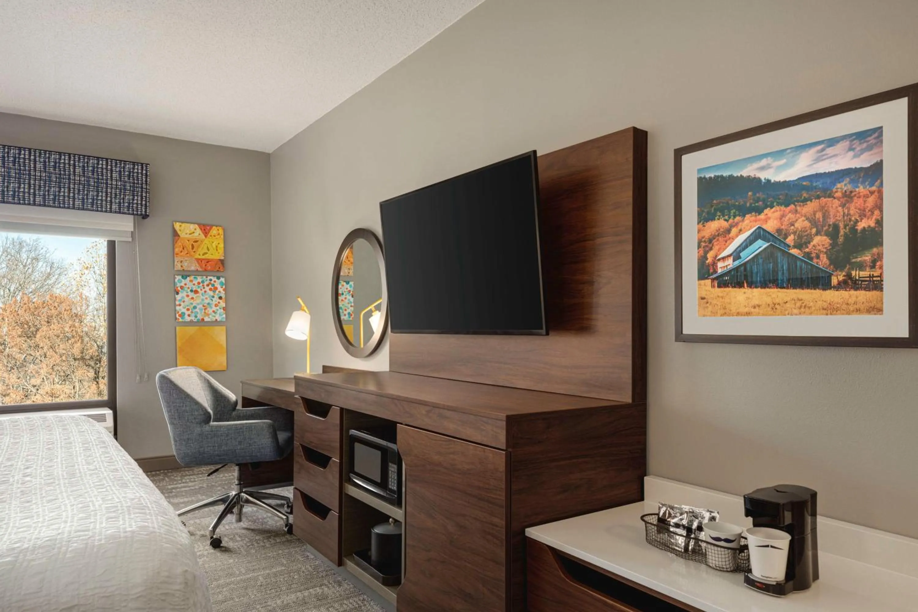 Bedroom in Hampton Inn Waynesboro/Stuarts Draft