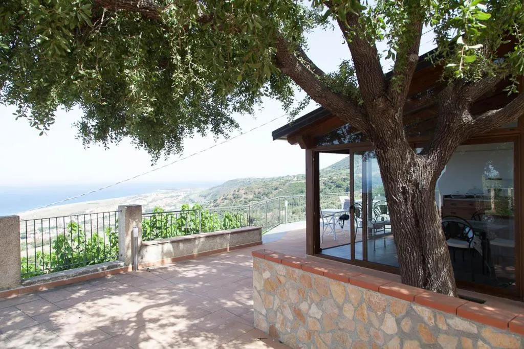 Property building in B&B Le Rose del Tirreno