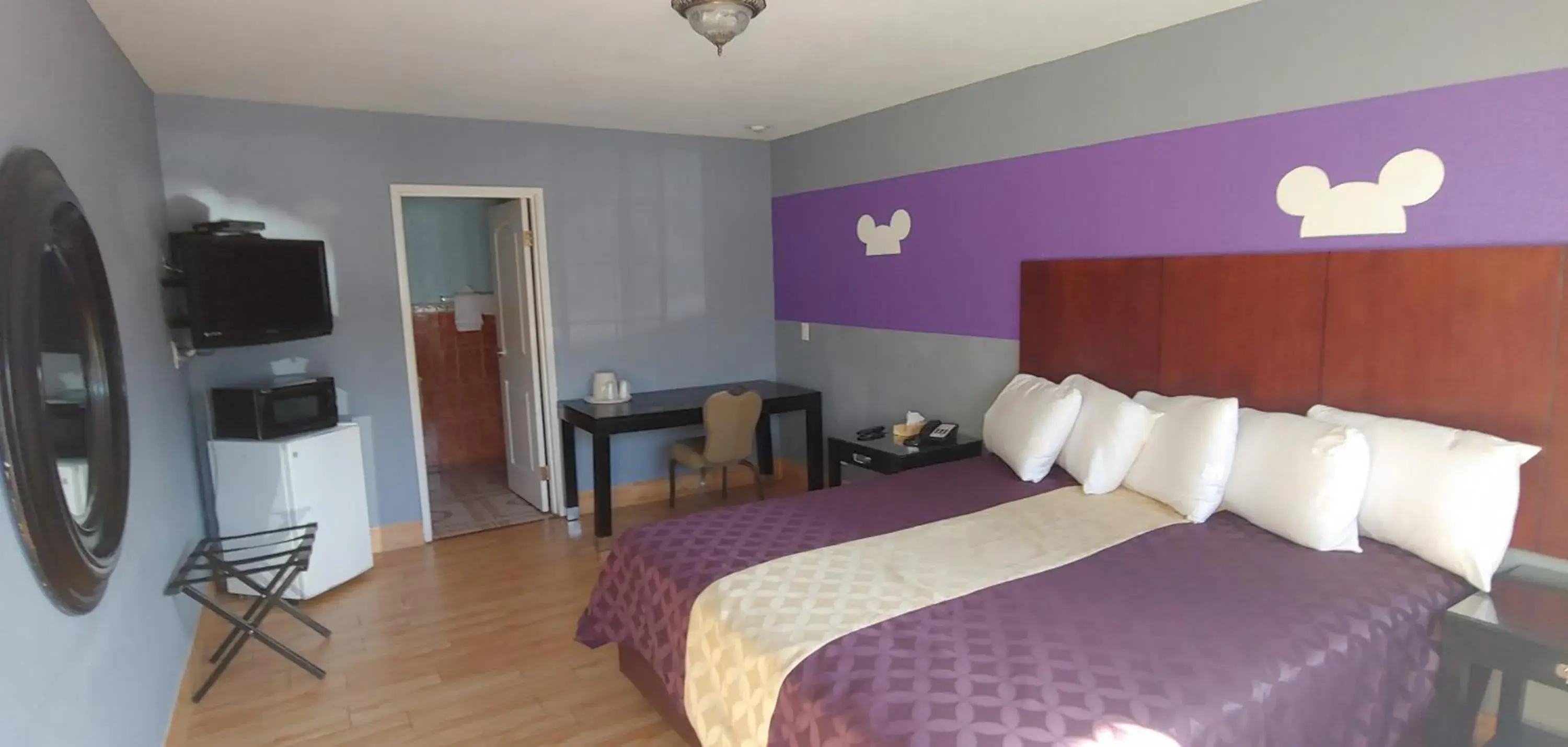 Bed in Riviera Motel Bed in Riviera Motel