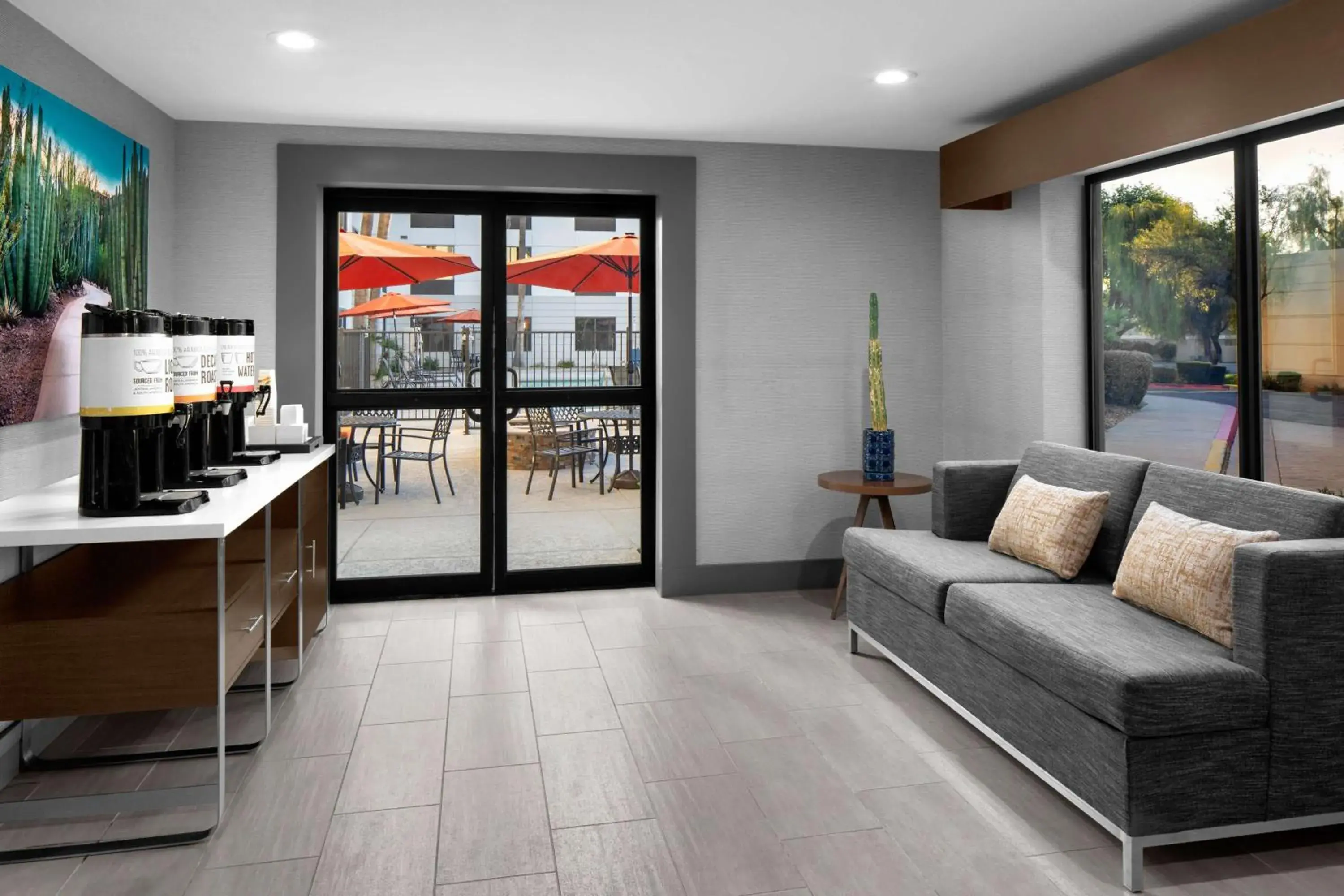 Lobby or reception in Hampton Inn Phoenix - Biltmore Lobby or reception in Hampton Inn Phoenix - Biltmore