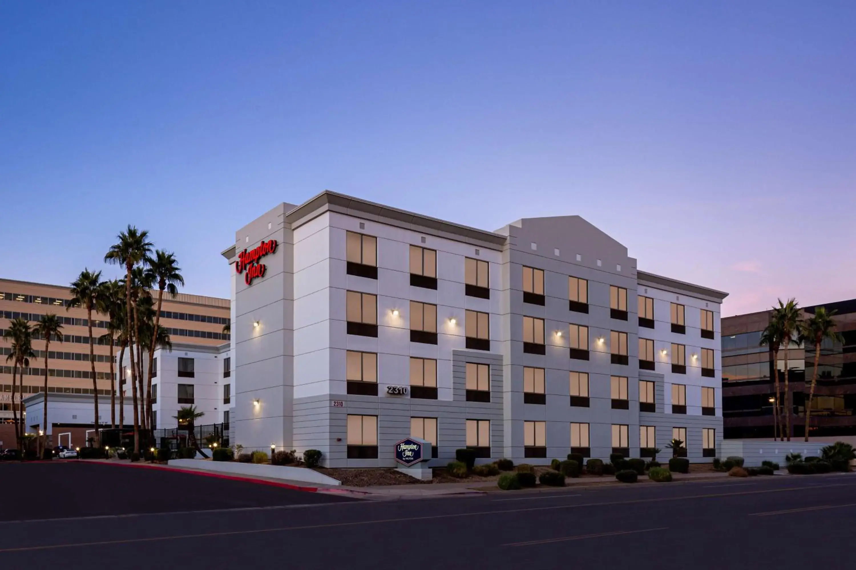 Property building in Hampton Inn Phoenix - Biltmore Property building in Hampton Inn Phoenix - Biltmore