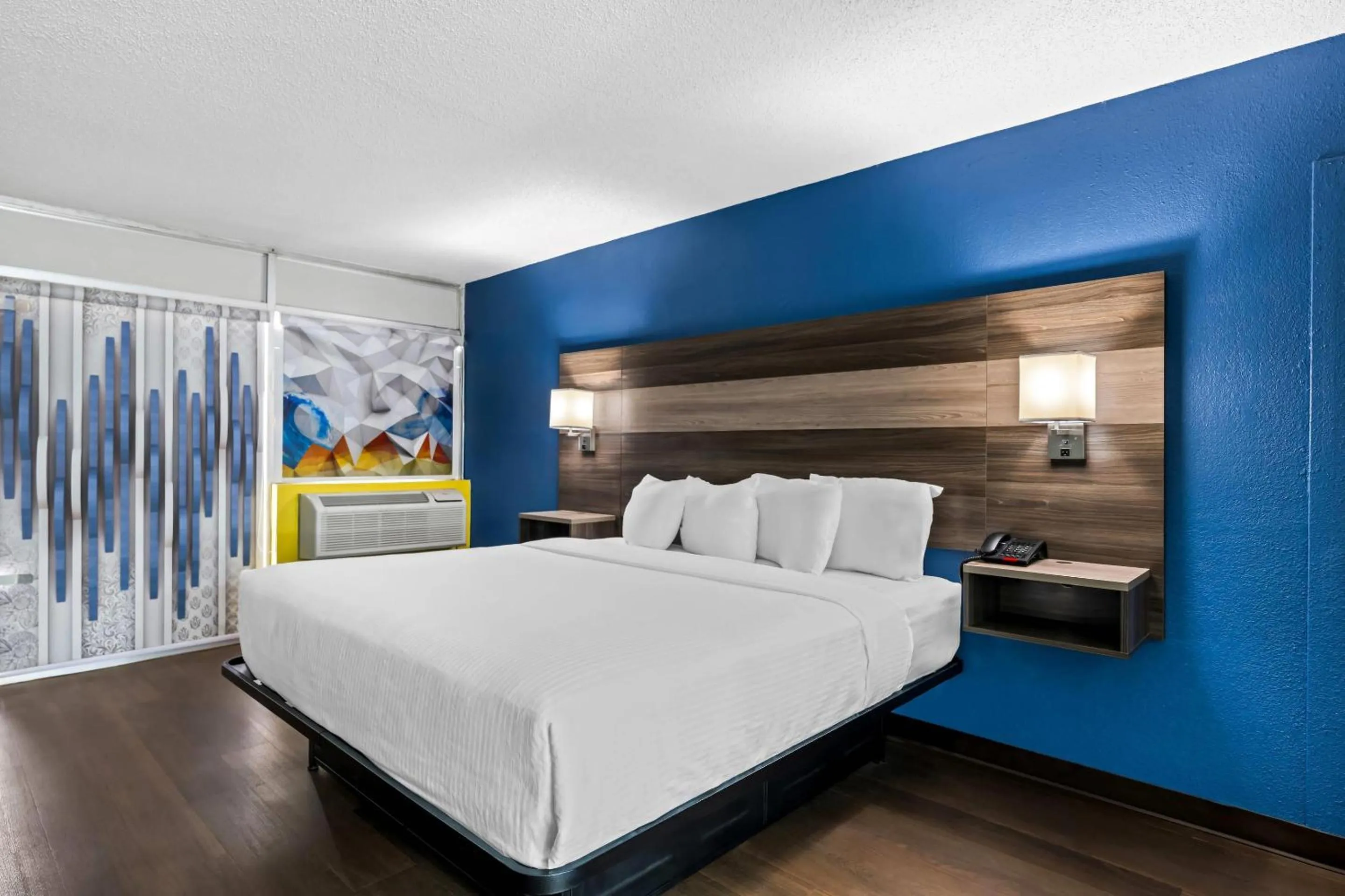 Bedroom, Bed in Econo Lodge Carlsbad Caverns Area