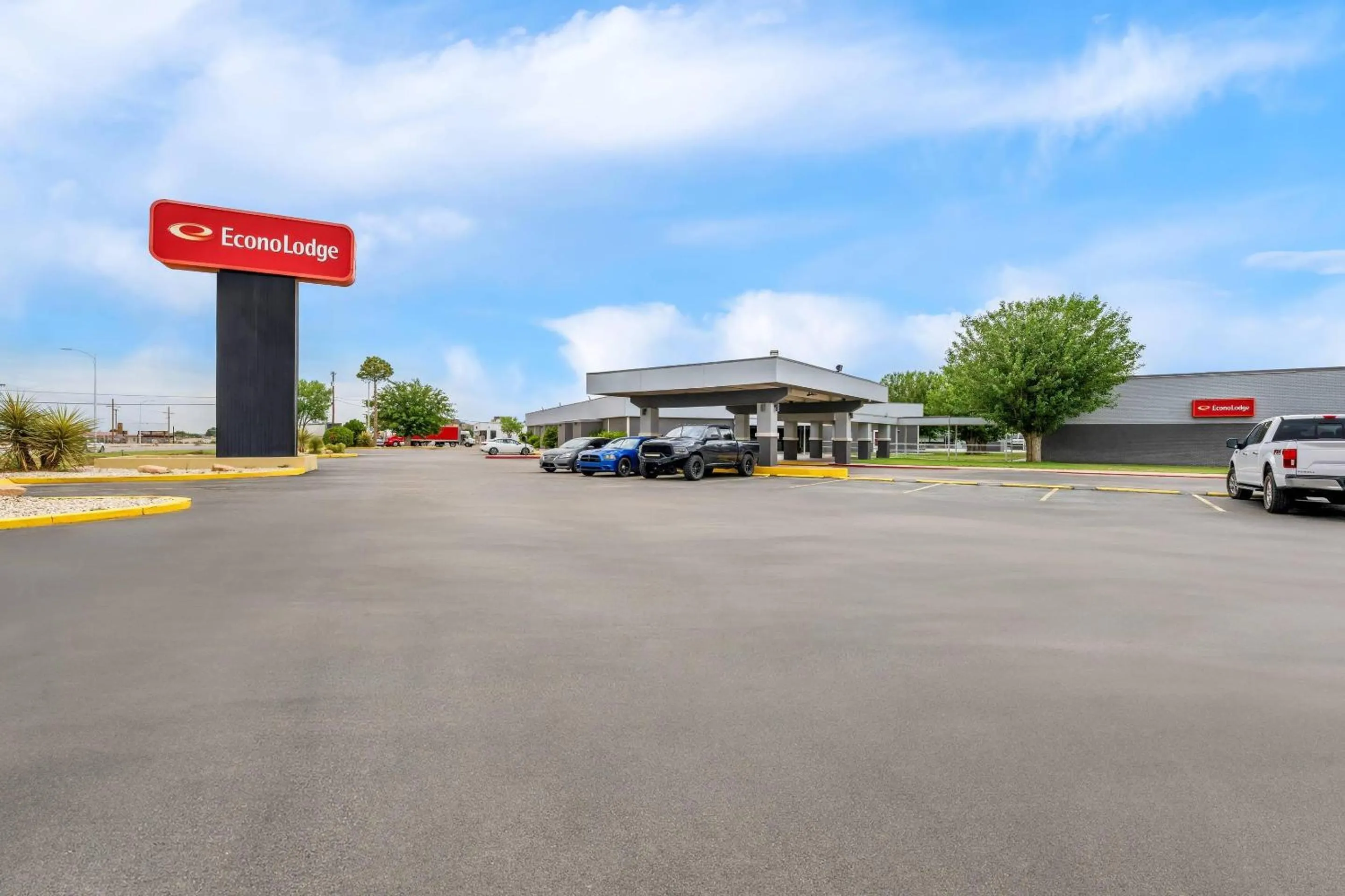 Property building in Econo Lodge Carlsbad Caverns Area