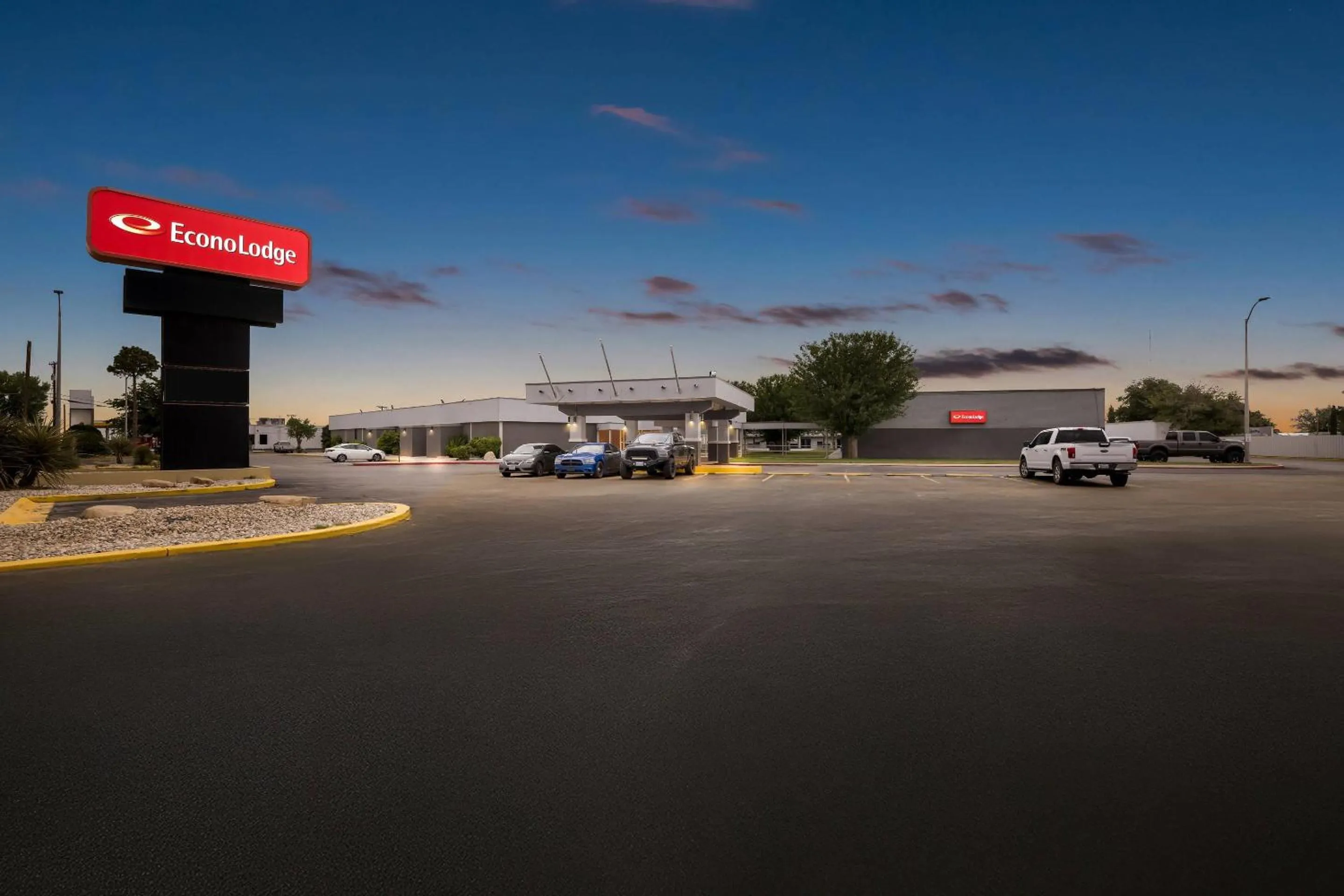 Property building in Econo Lodge Carlsbad Caverns Area