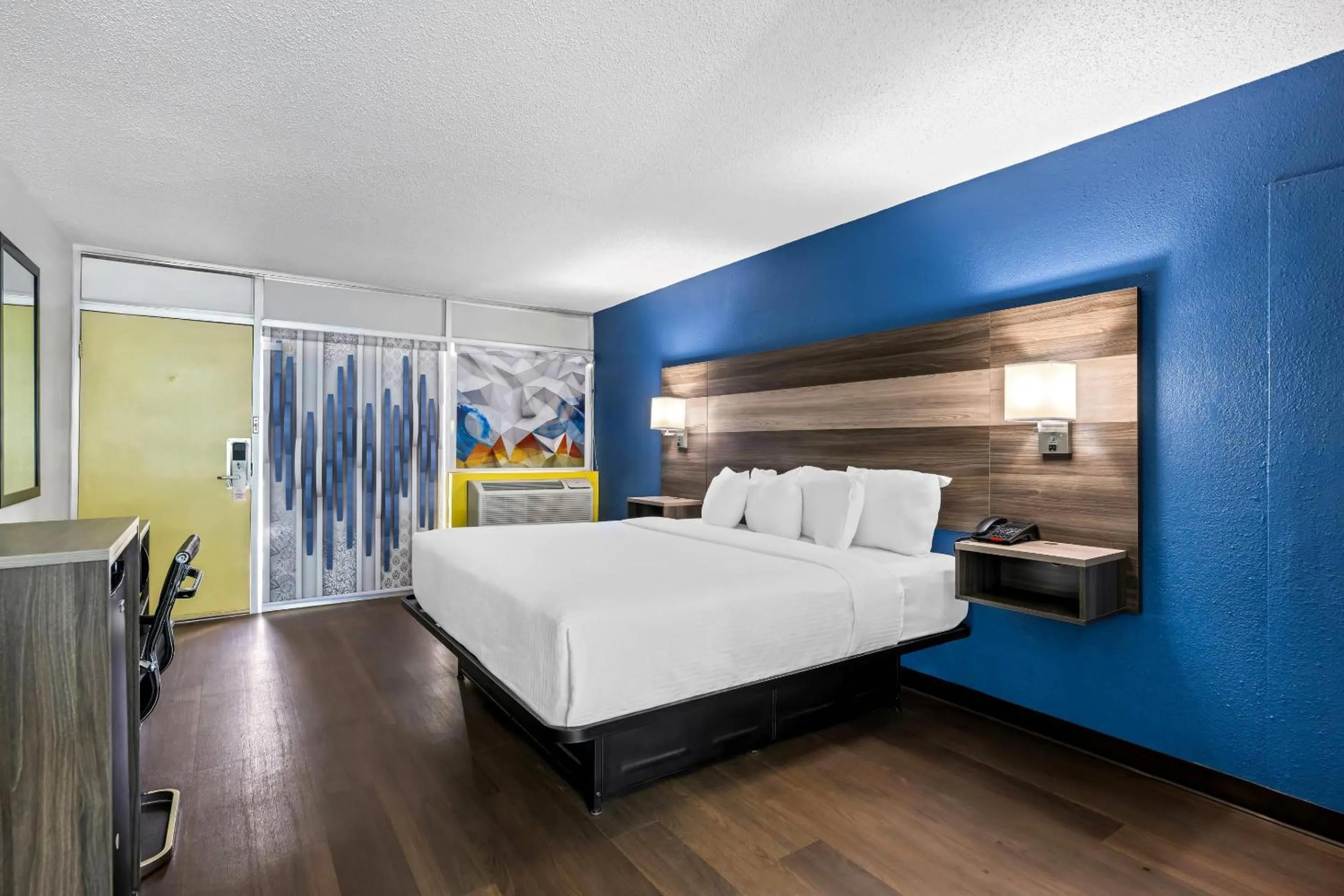 Bedroom, Bed in Econo Lodge Carlsbad Caverns Area