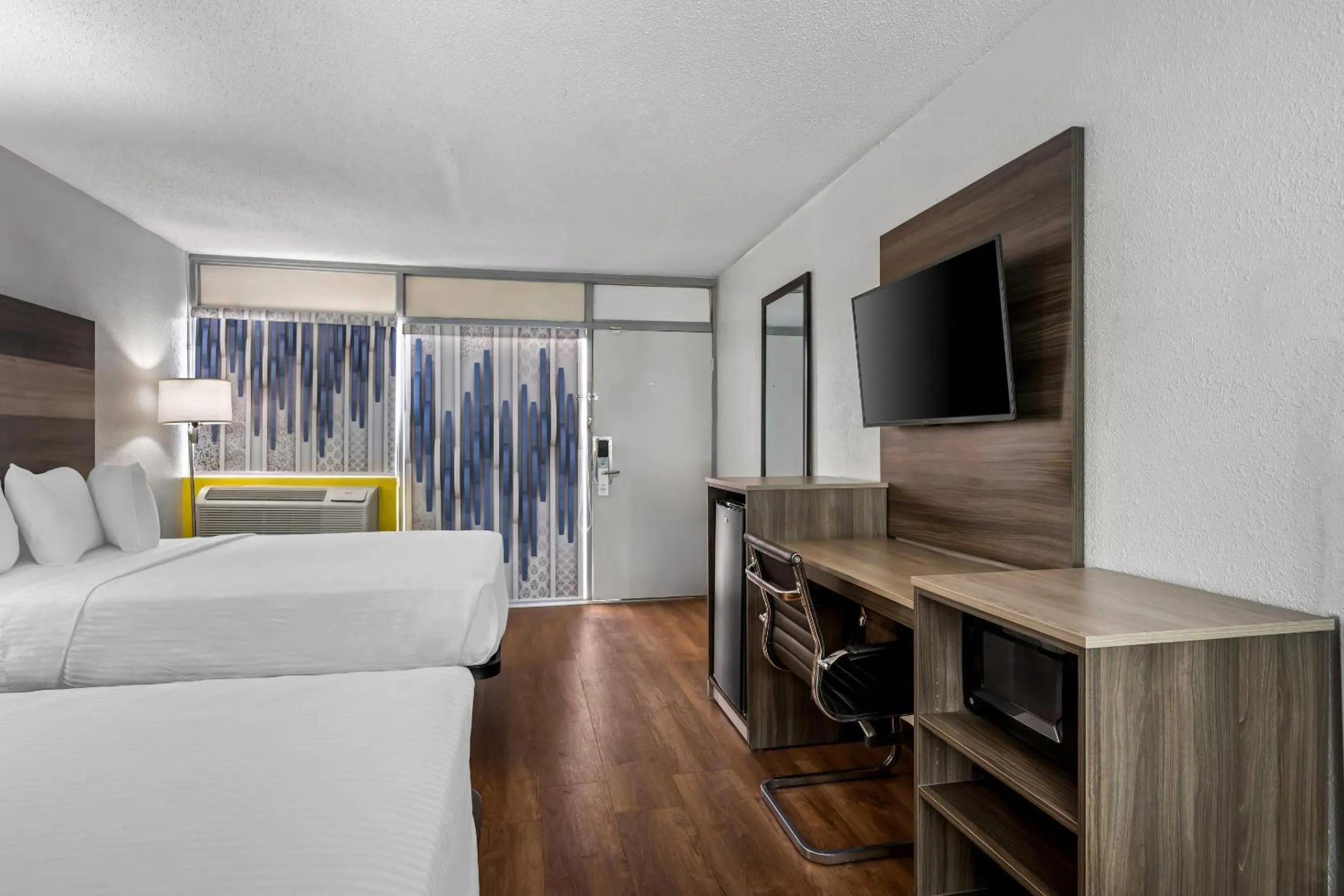 Bedroom, Bed in Econo Lodge Carlsbad Caverns Area