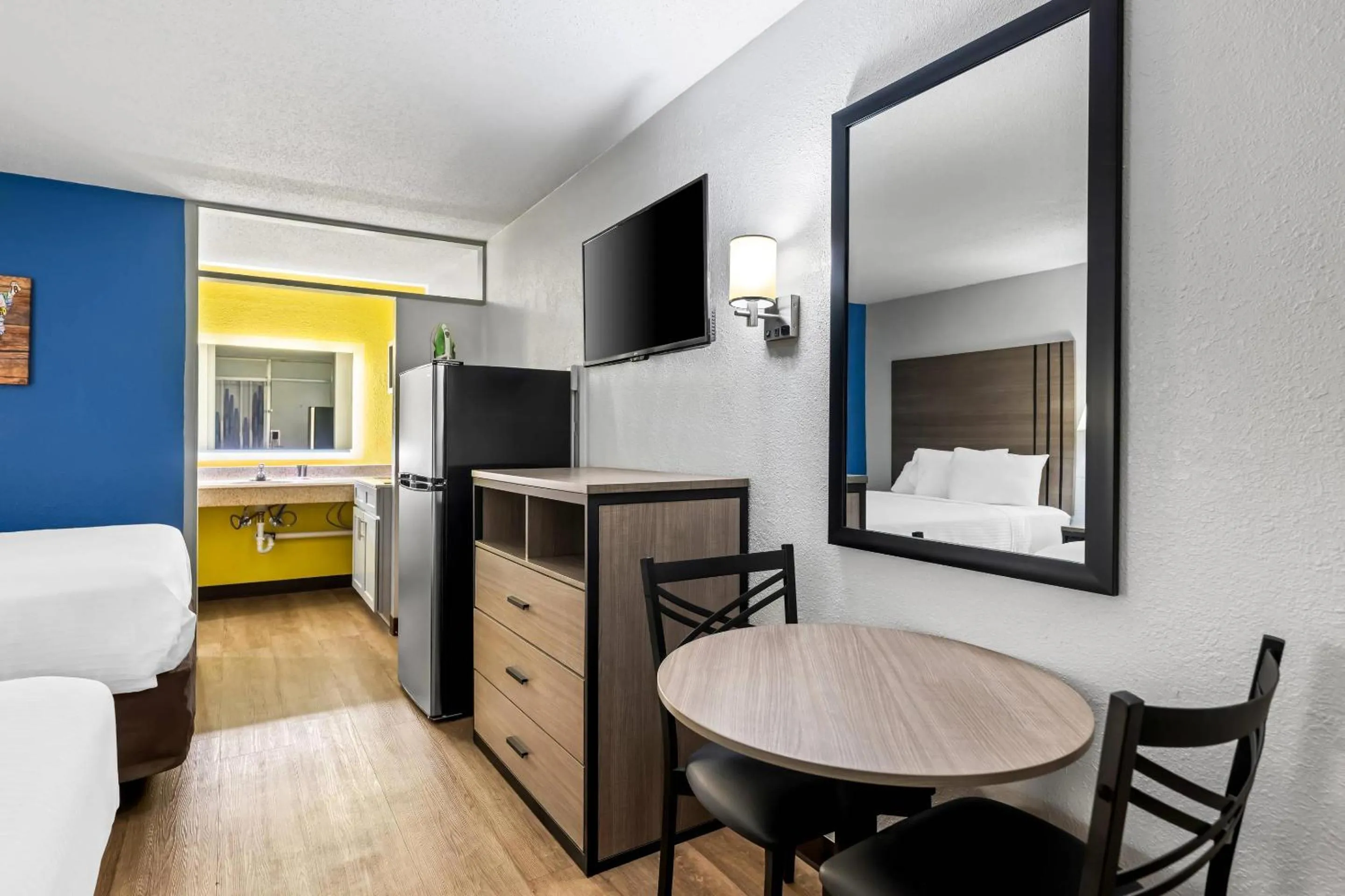 Bedroom, Bed in Econo Lodge Carlsbad Caverns Area