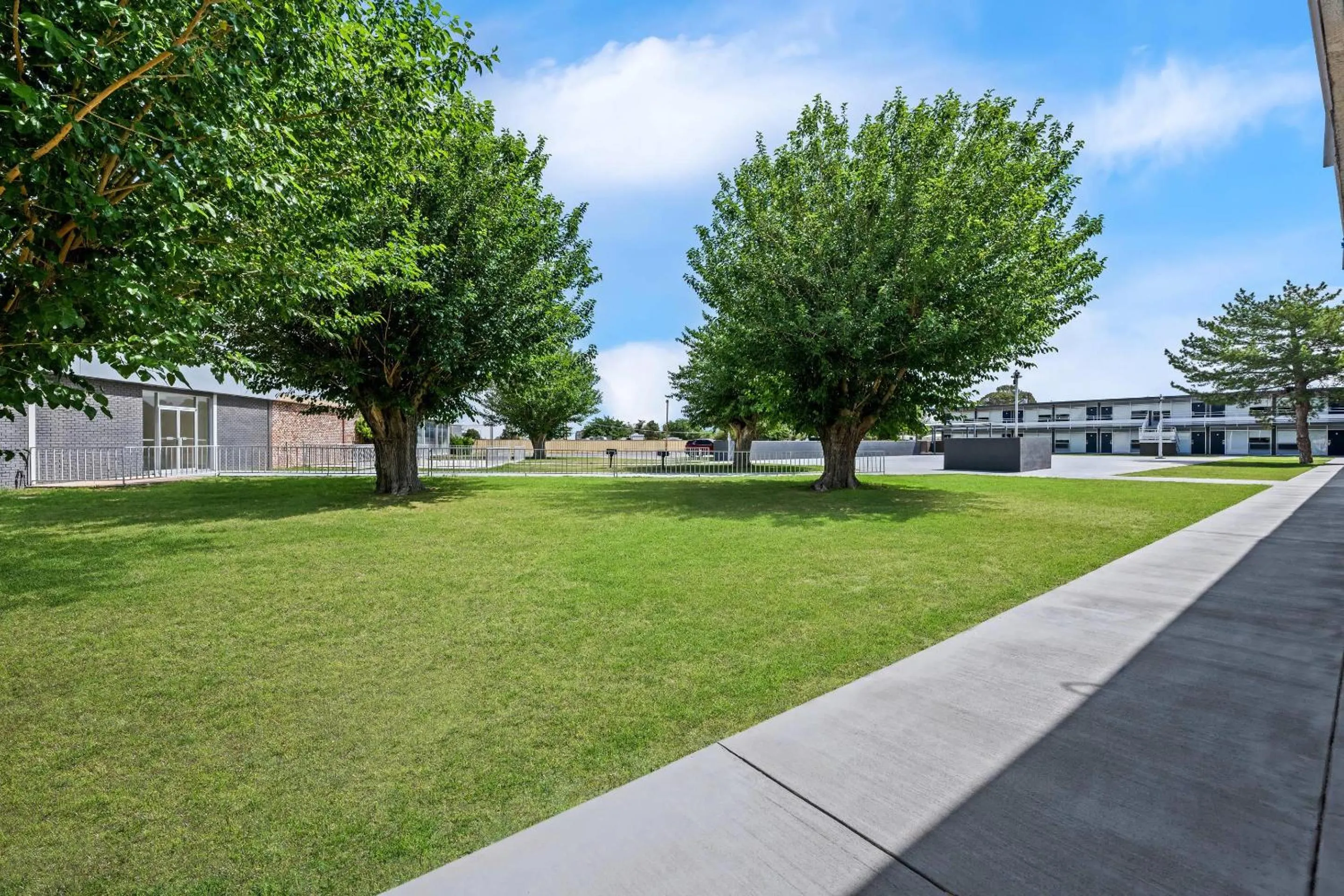 Property building in Econo Lodge Carlsbad Caverns Area