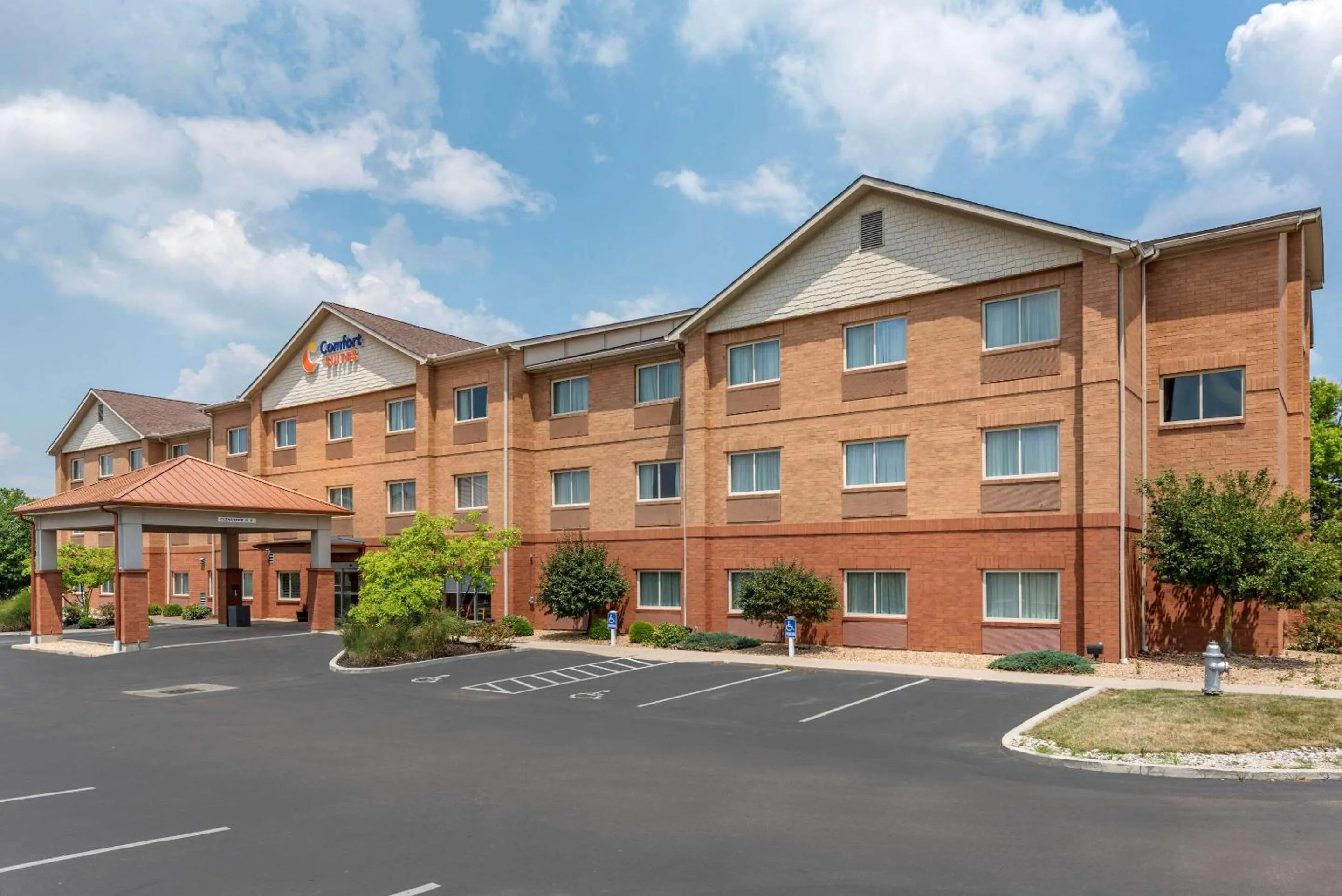 Property building in Comfort Suites Mason near Kings Island