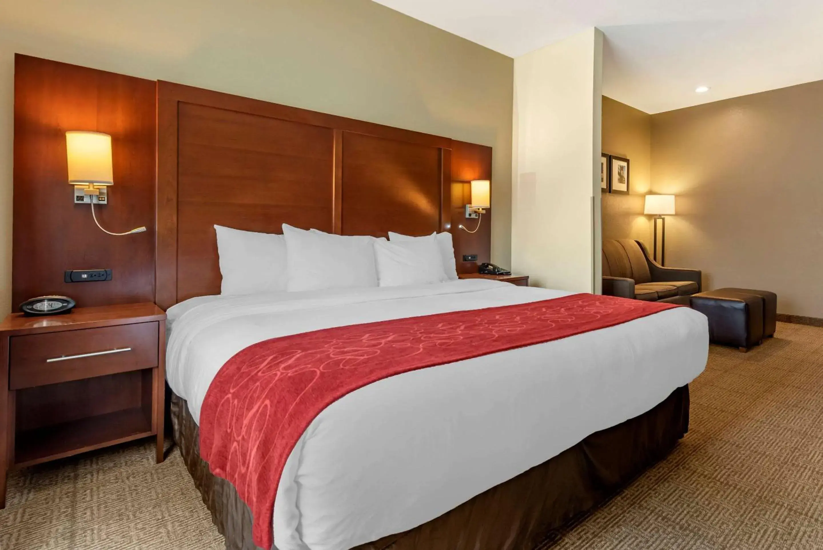 Photo of the whole room, Bed in Comfort Suites Mason near Kings Island Photo of the whole room, Bed in Comfort Suites Mason near Kings Island