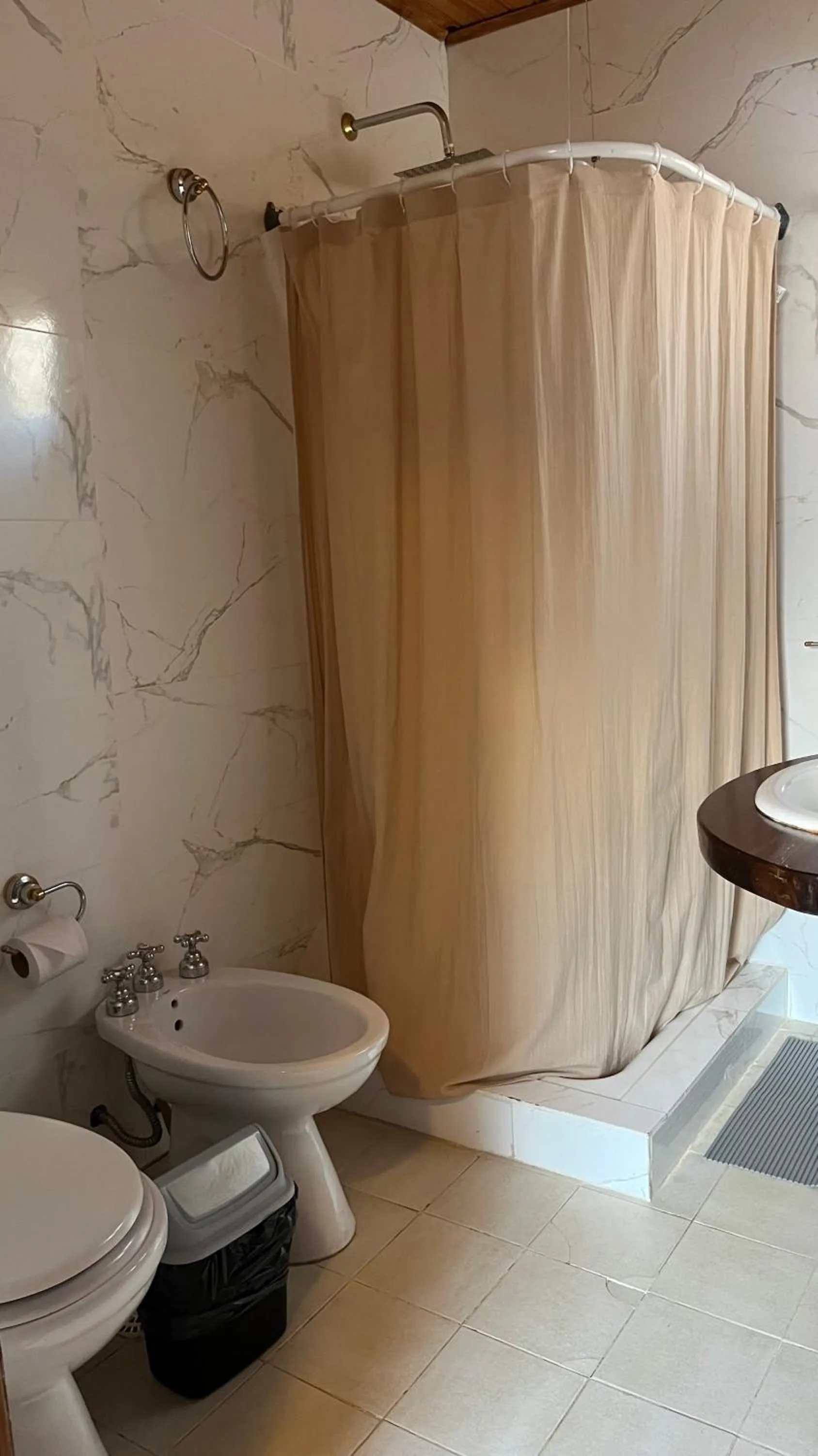 Shower in Hosteria Hainen