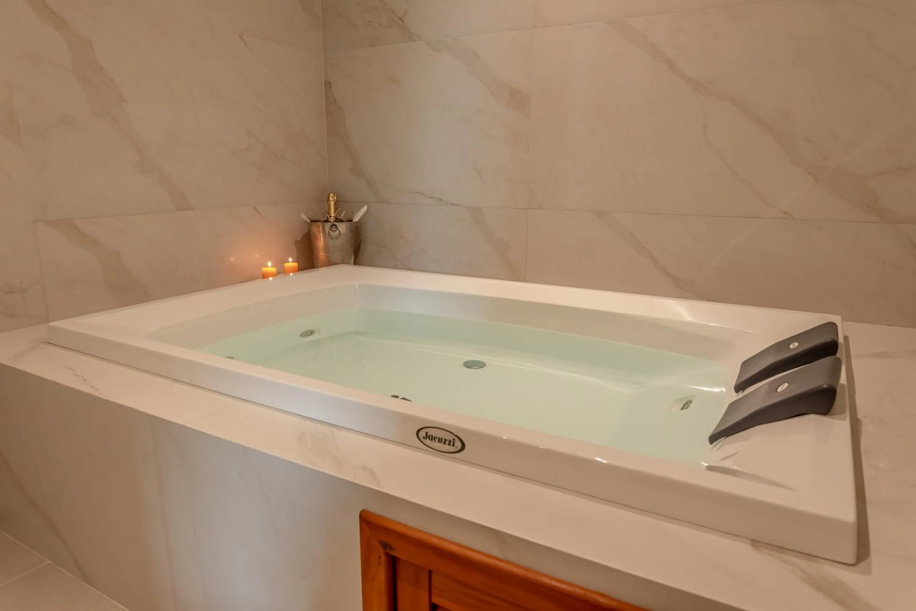 Hot Tub in Hotel Paraiso do Morro