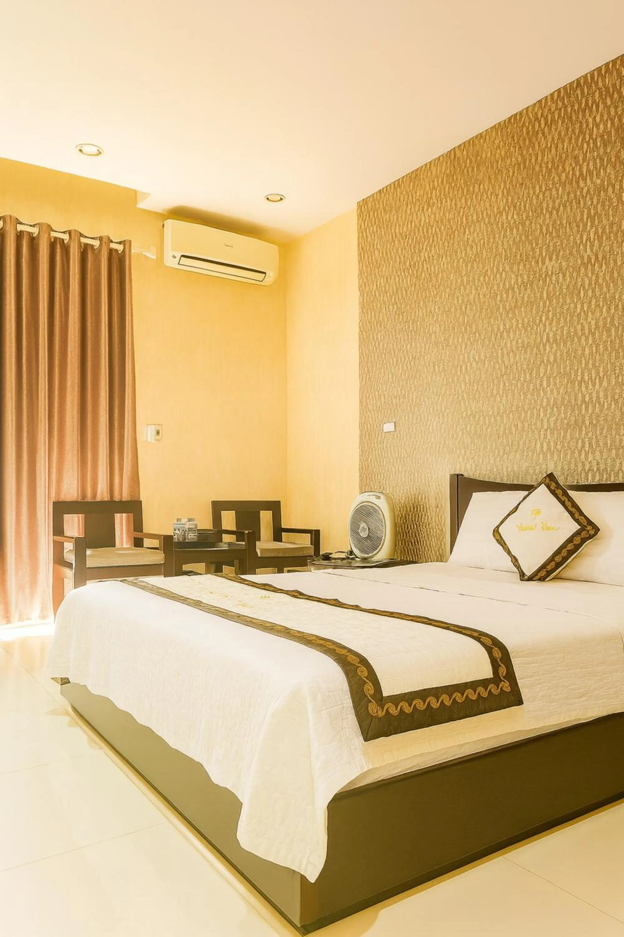 Photo of the whole room, Bed in Thai Hoa Hotel