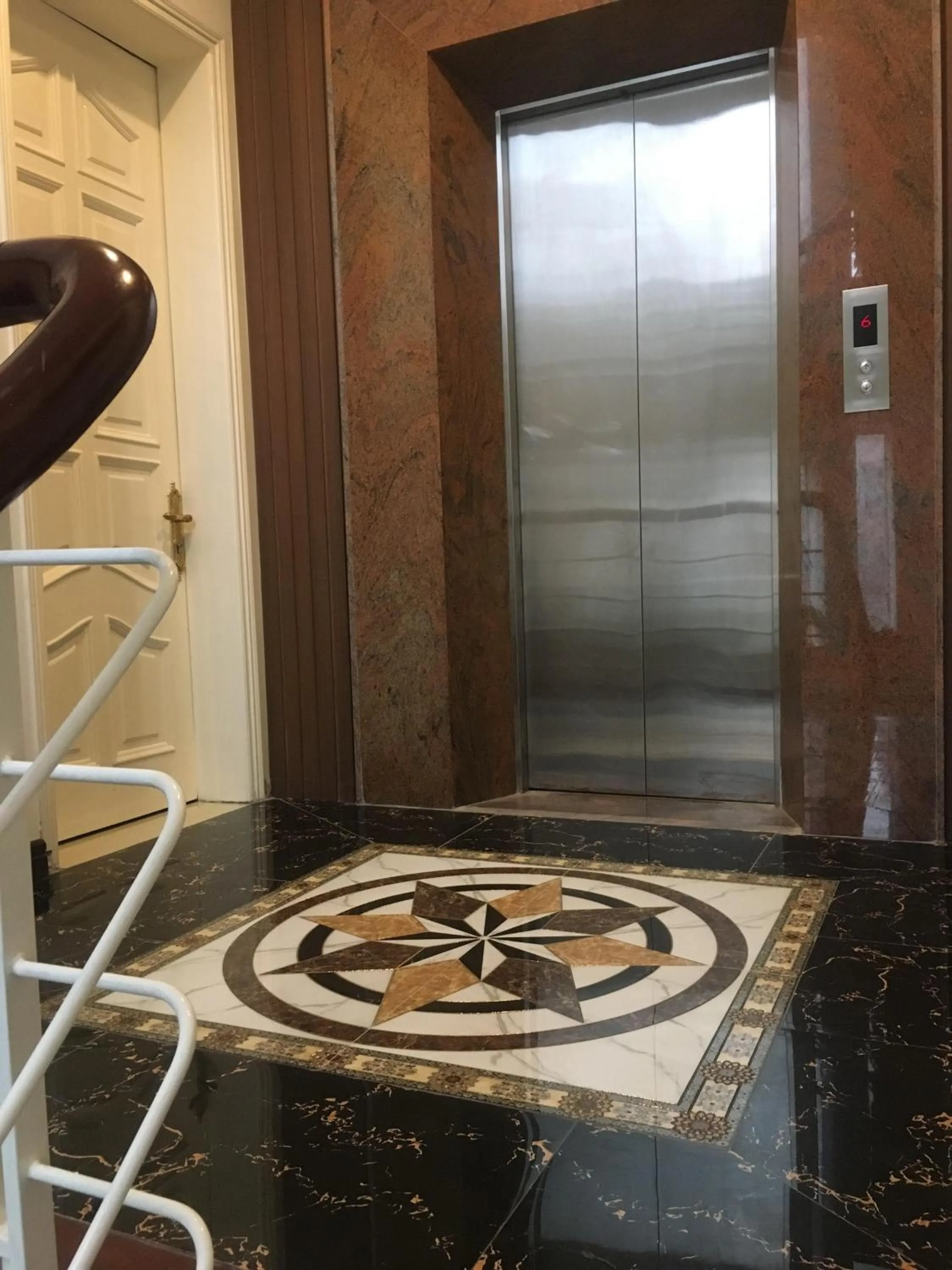 elevator in Thai Hoa Hotel