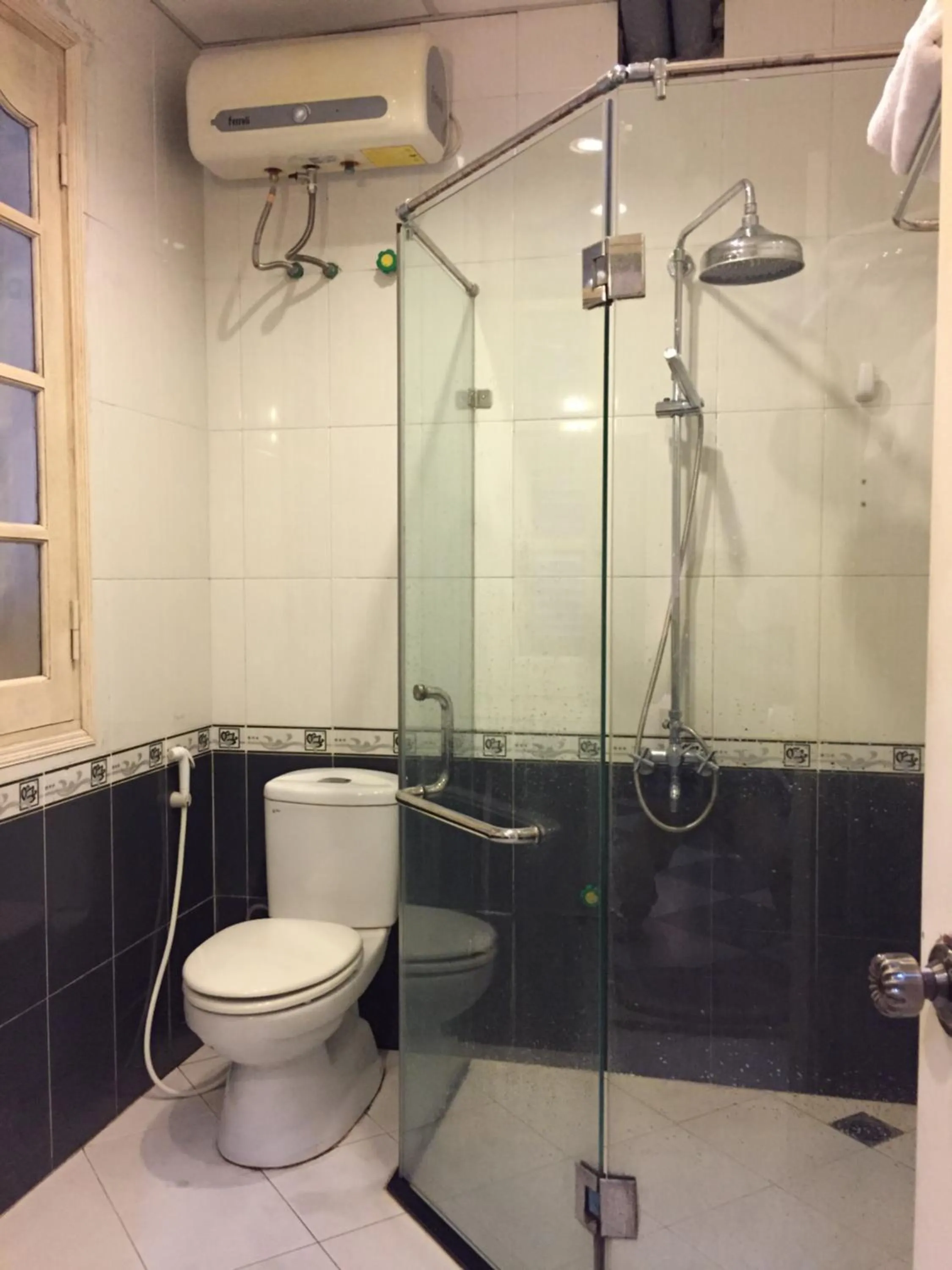 Toilet in Thai Hoa Hotel